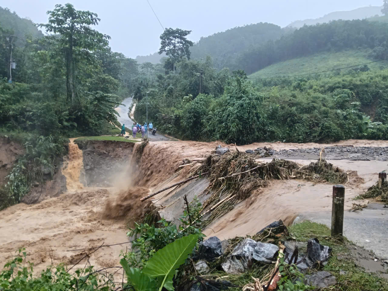 Quảng Ngãi: Cấm biển từ 19h00 ngày 5/11 đến khi thời tiết ổn định