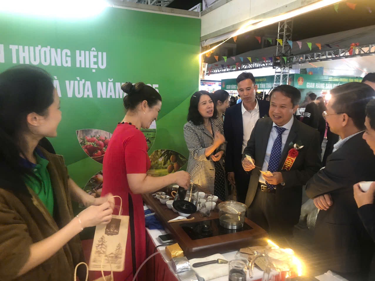 Livestream quảng bá sản phẩm tại Hội chợ Công Thương vùng Đồng bằng sông Hồng - Hải Phòng