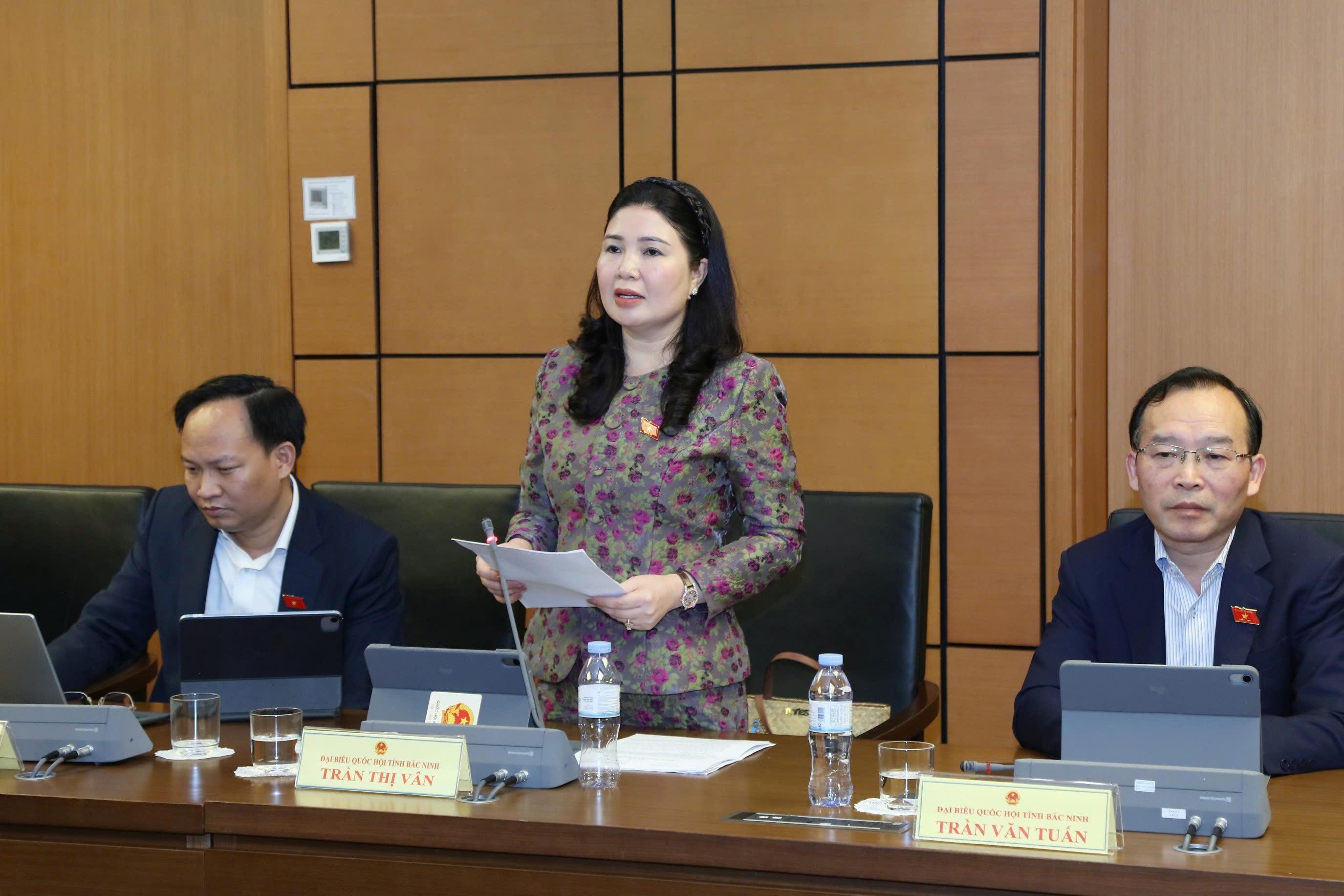 Đại biểu Trần Thị Vân – đoàn đại biểu Quốc hội tỉnh Bắc Ninh đóng góp 3 ý kiến cụ thể đối với lĩnh vực kinh tế.