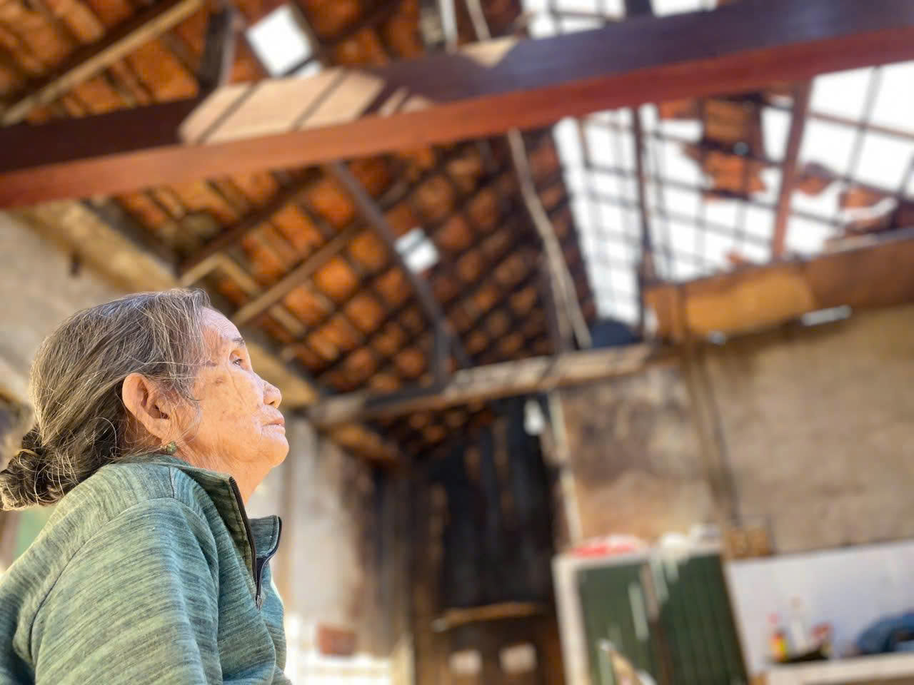 Quảng Ngãi: Bão làm tốc mái 61 ngôi nhà, chính quyền nỗ lực khắc phục