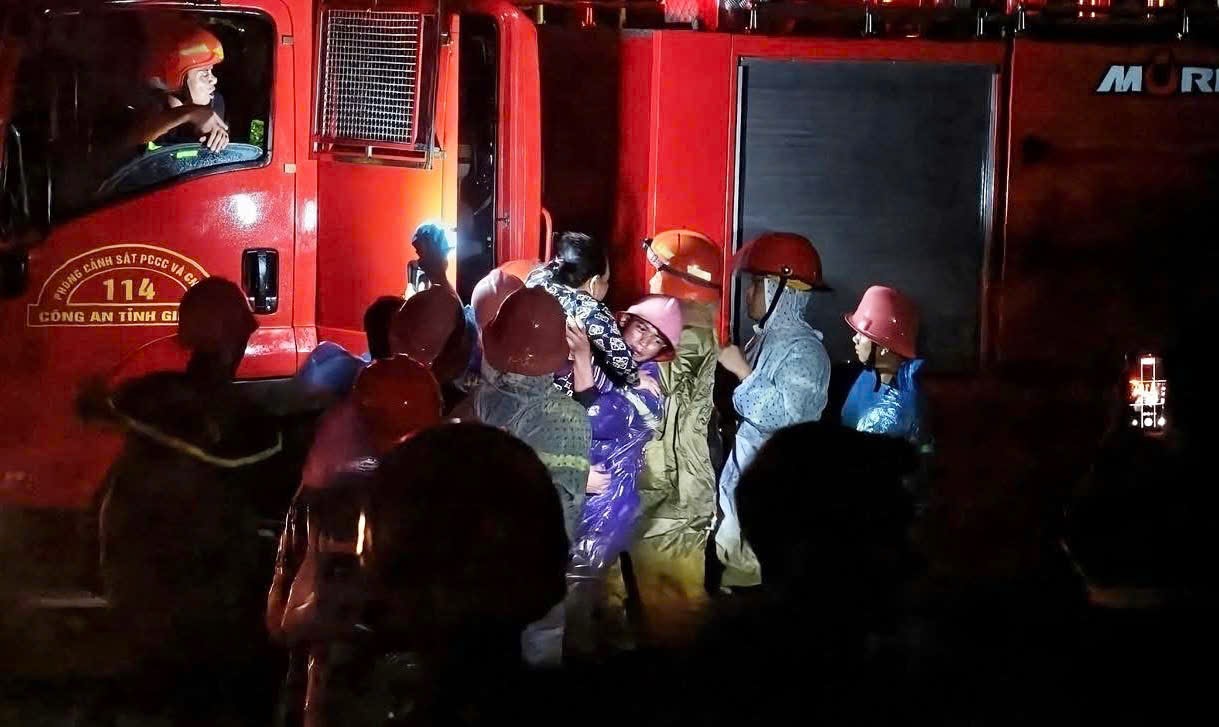 Tình quân dân trong tâm bão Kalmaegi