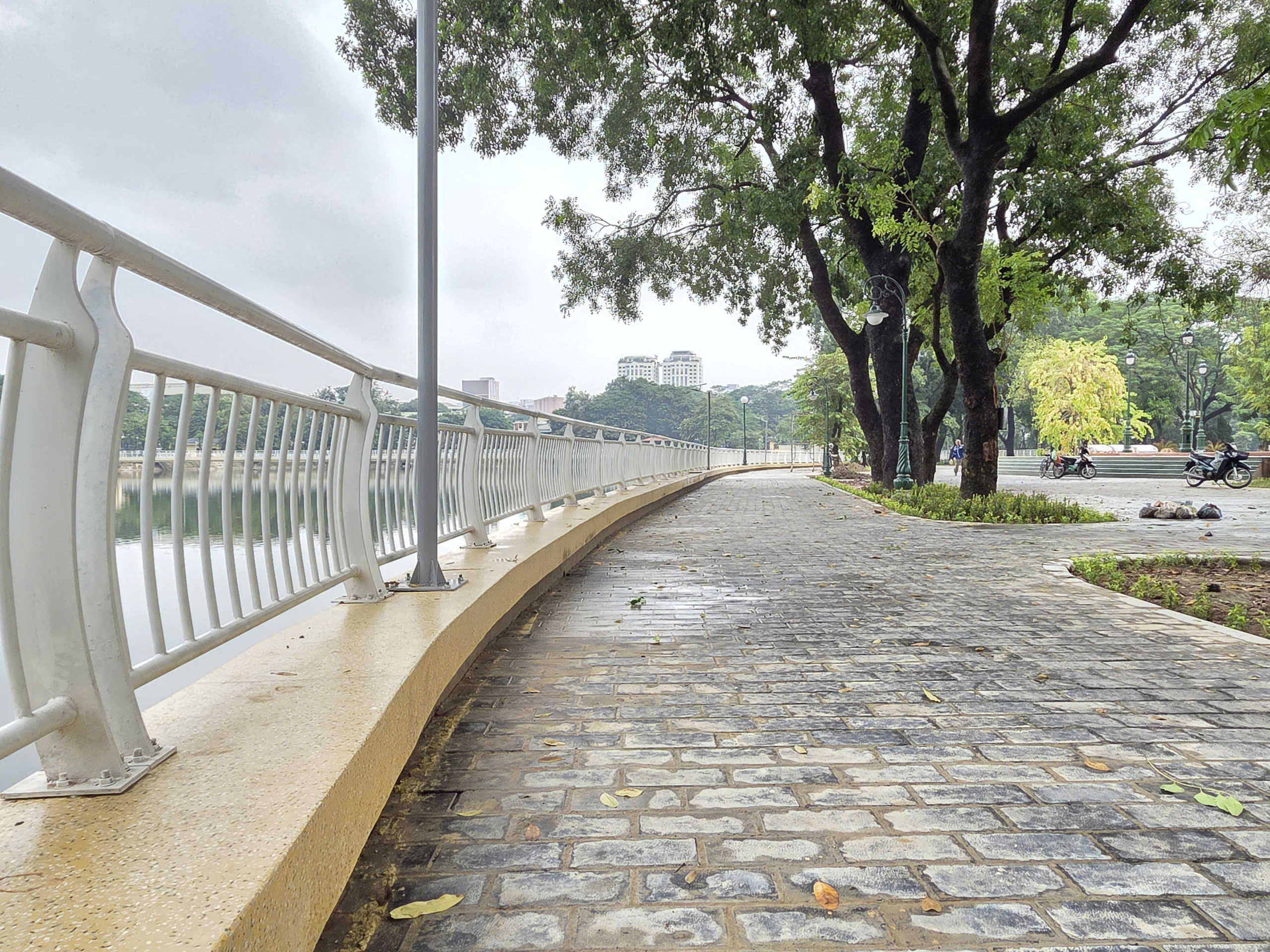 Công viên Nghĩa Đô 'lột xác' khang trang, hiện đại sau 9 tháng sửa chữa