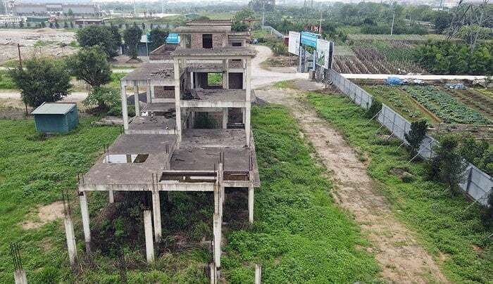 Nhiều doanh nghiệp gặp khó khăn và để dự án dở dang.