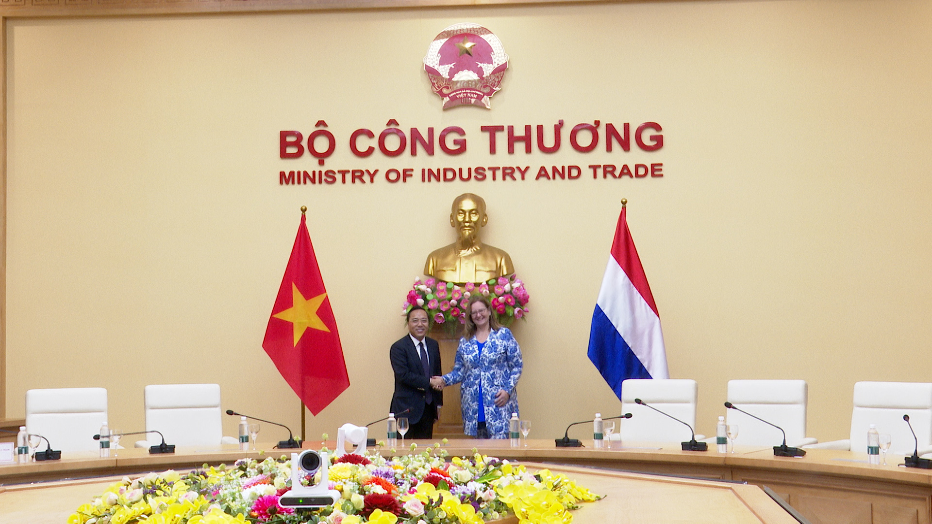 Sequence 70.00_08_16_22.Still001.jpg