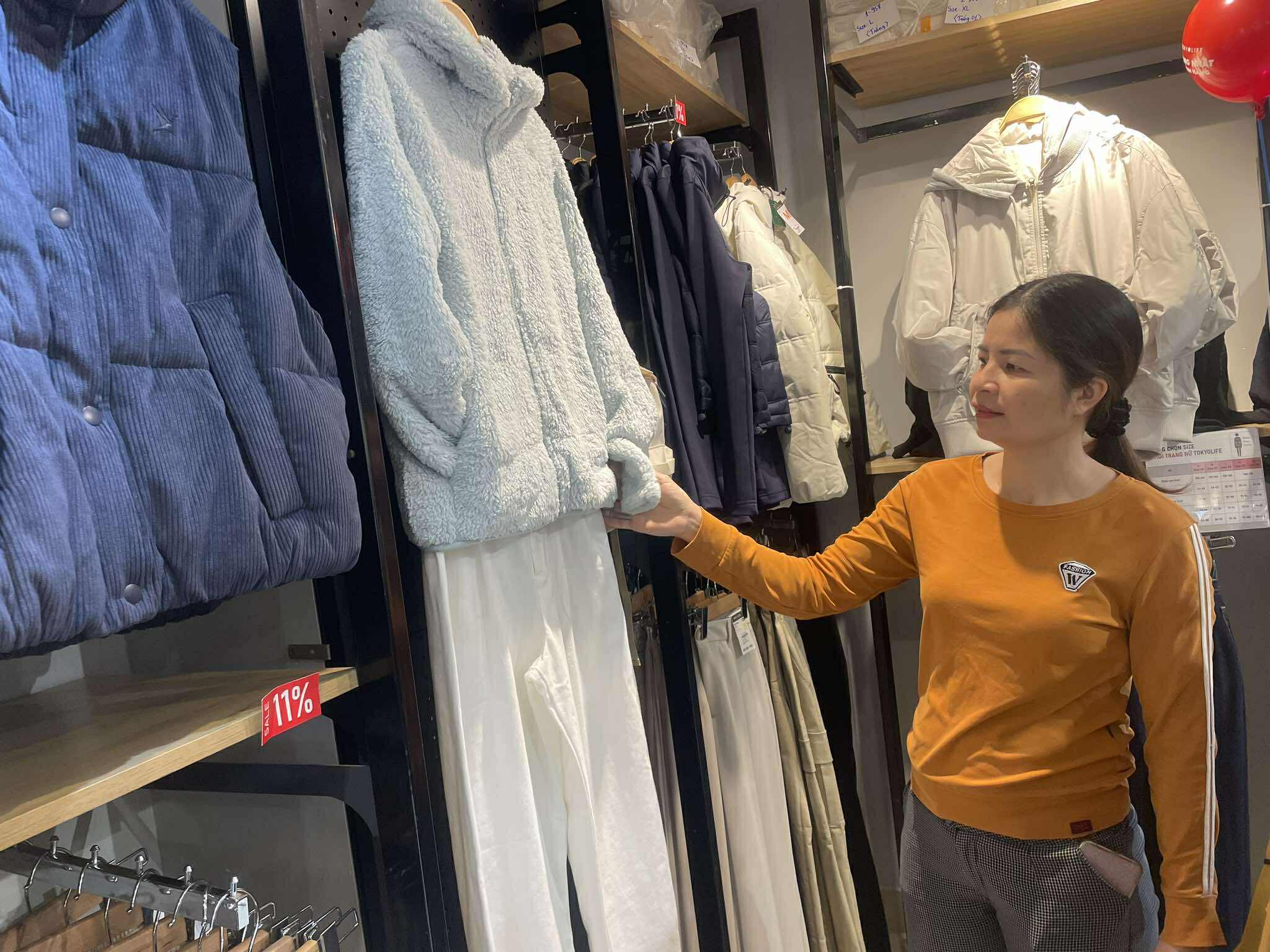 Thị trường áo ấm mùa đông nhộn nhịp: Đa dạng mẫu mã, giá cả cạnh tranh