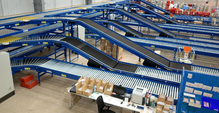 hệ thống băng tải phân loại sản phẩm.png