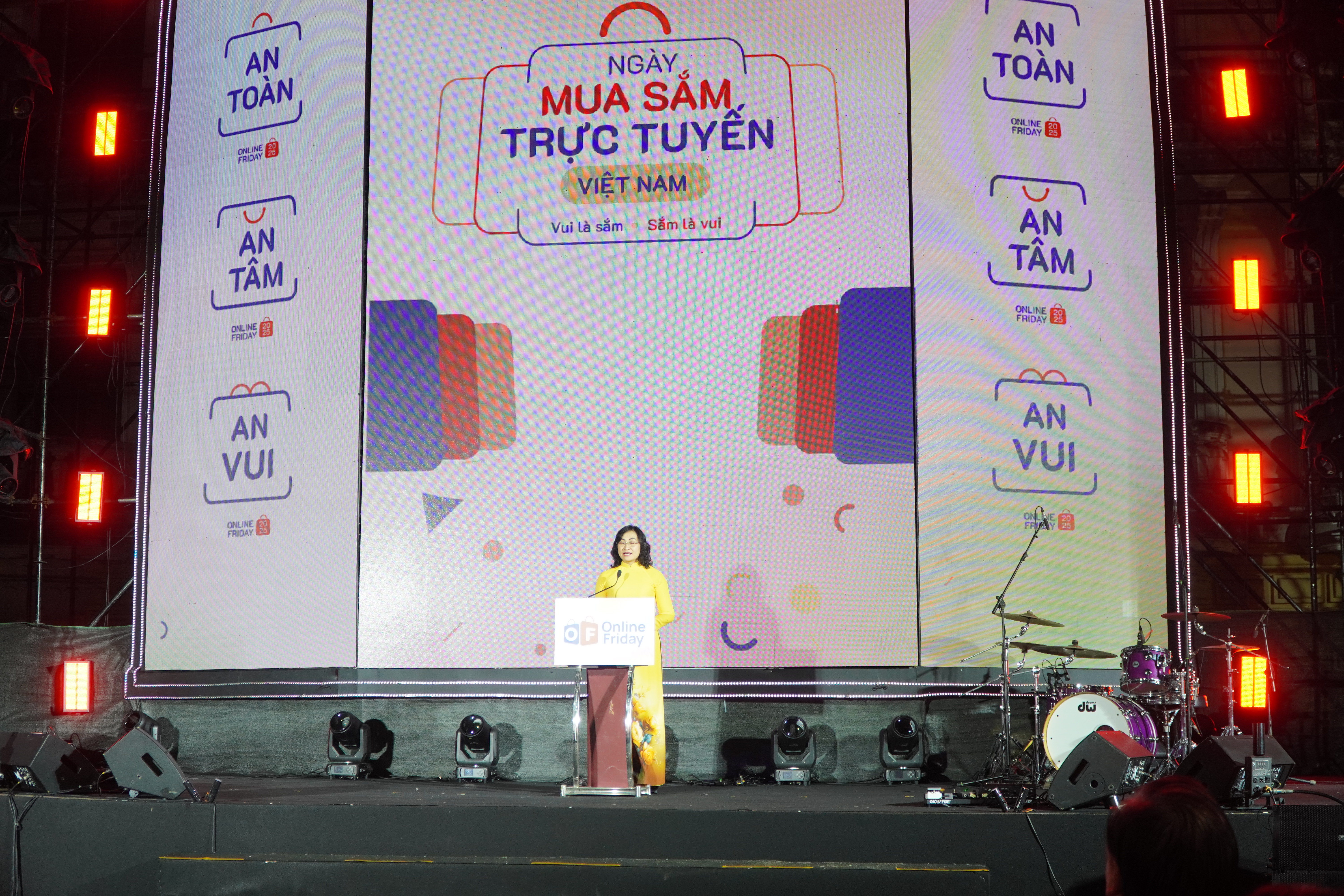 Khai mạc Tuần lễ Thương mại điện tử quốc gia và Ngày mua sắm trực tuyến Việt Nam - Online Friday 2025