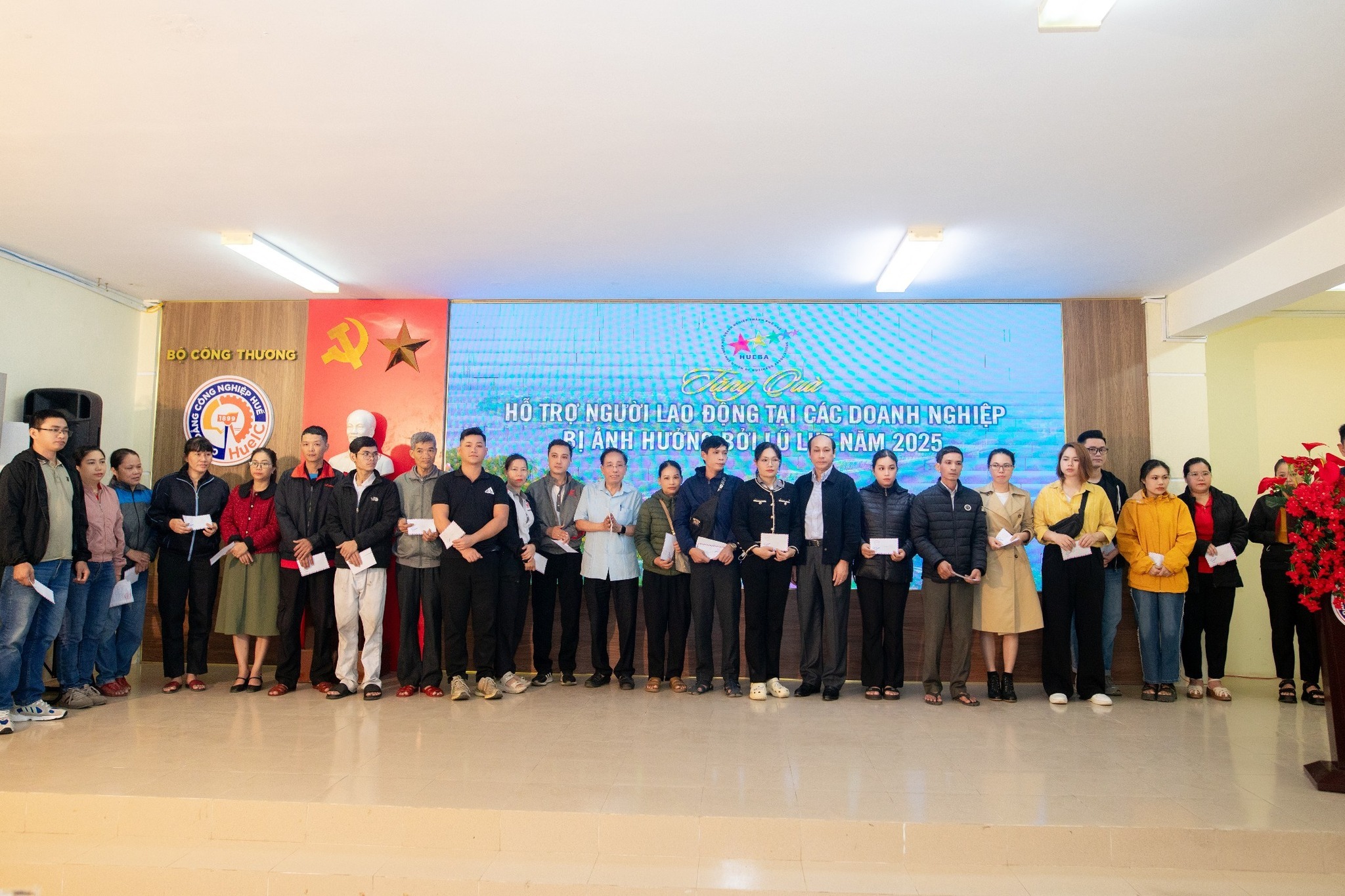 Doanh nghiệp Huế tái sản xuất, đồng hành cùng lao động sau lũ