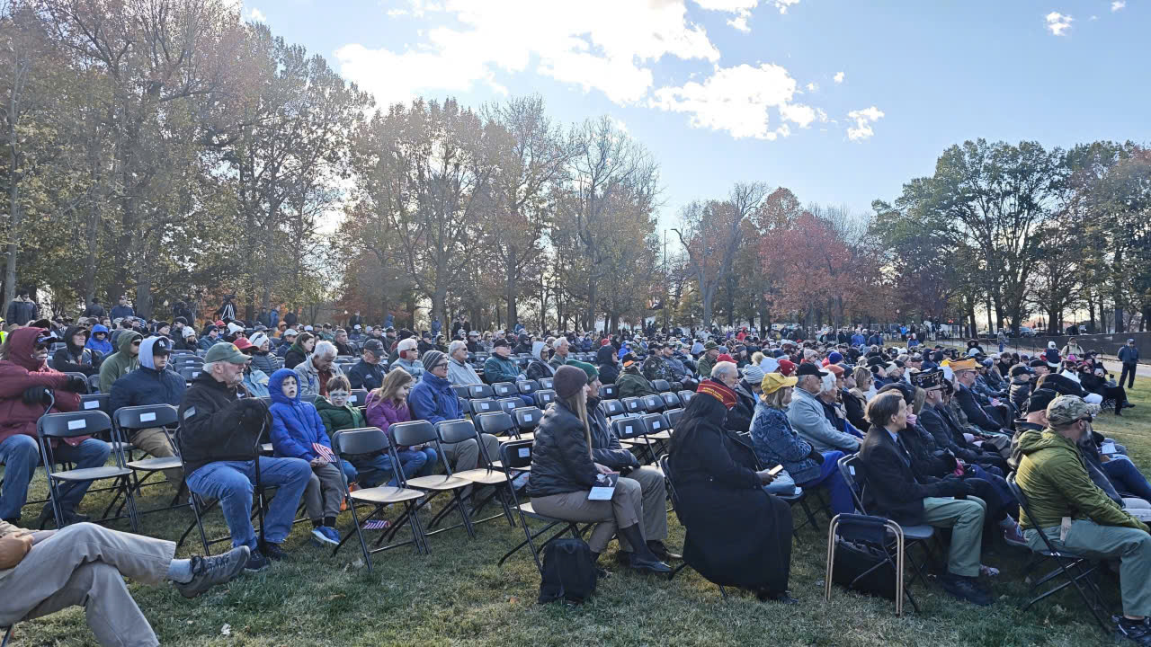 Buổi lễ thu hút nhiều người tới dự.