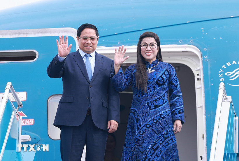 Thủ tướng Chính phủ Phạm Minh Chính và Phu nhân cùng đoàn đại biểu cấp cao Việt Nam lên đường thăm chính thức Kuwait và Algeria, tham dự Hội nghị thượng đỉnh G20 và hoạt động song phương tại Nam Phi. Ảnh: TTXVN