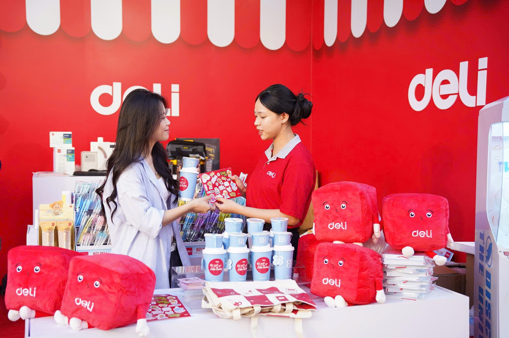 Người trẻ tiên phong mua sắm an toàn, minh bạch tại Online Friday 2025