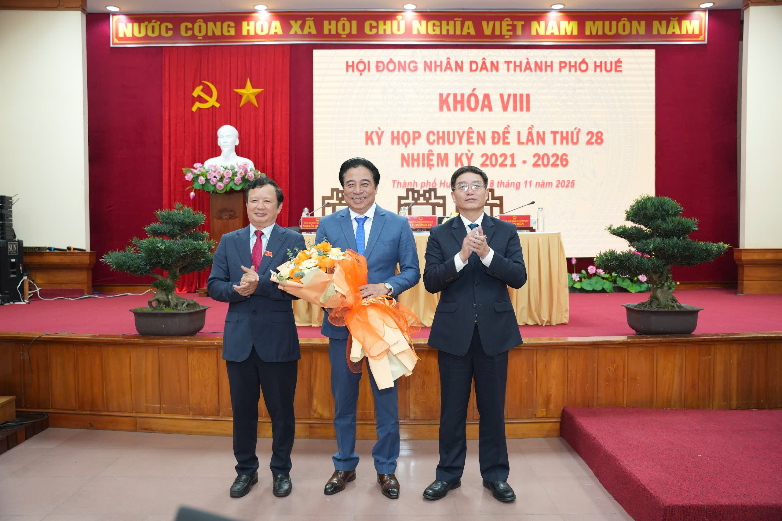 HĐND thành phố Huế bầu Chủ tịch và Phó Chủ tịch UBND thành phố