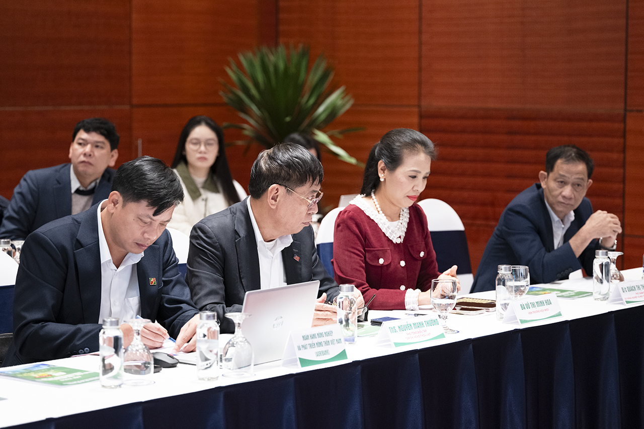 Các chuyên gia, doanh nghiệp tham dự hội thảo. Ảnh: Minh Thành