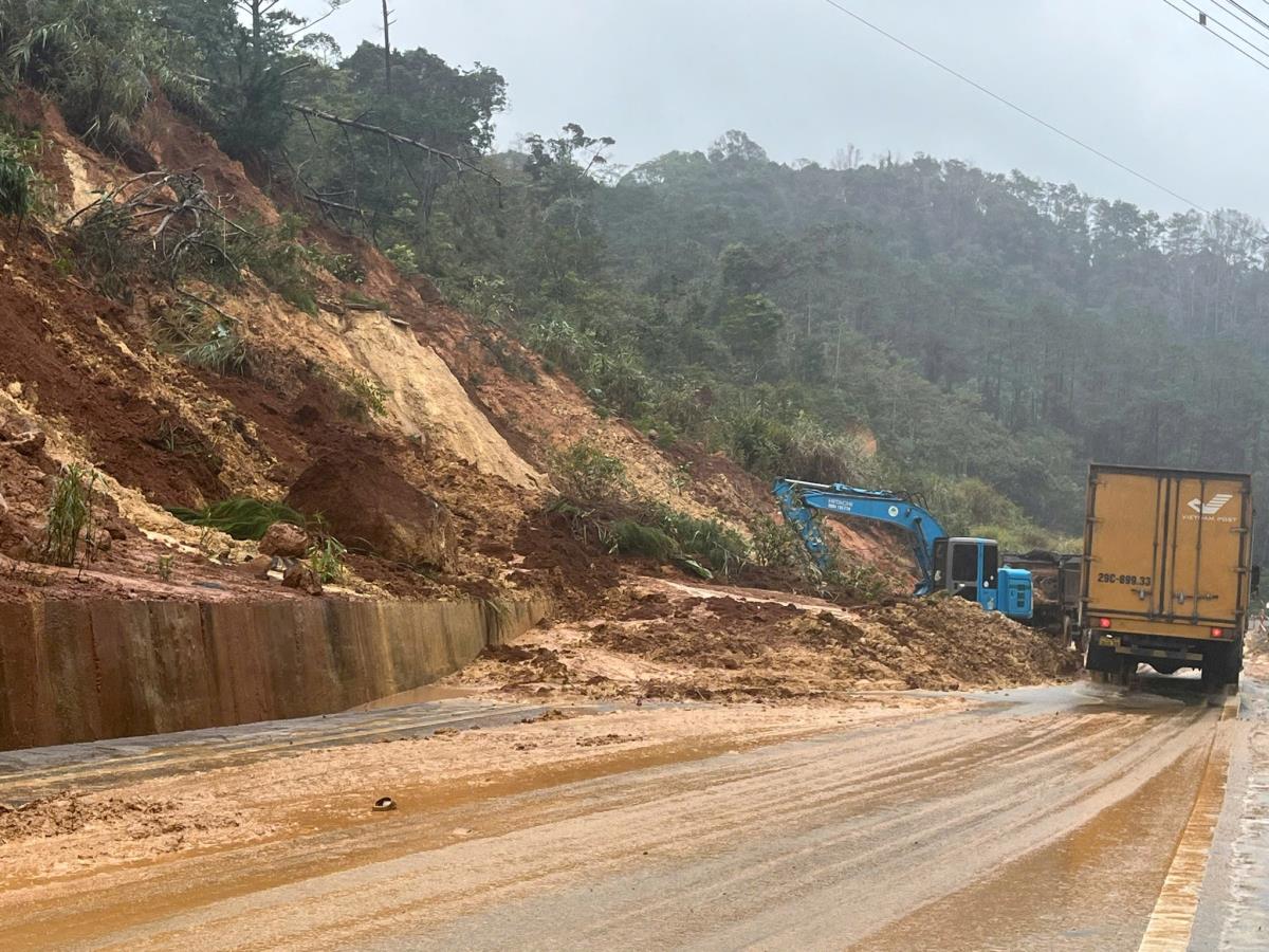 Quảng Ngãi: Nỗ lực thông tuyến đường giao thông huyết mạch