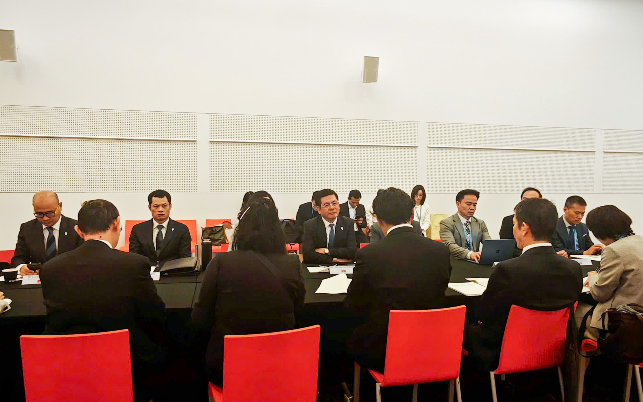 Bộ trưởng Nguyễn Hồng Diên họp song phương với Quốc vụ khanh Văn phòng Nội các Nhật Bản - 2