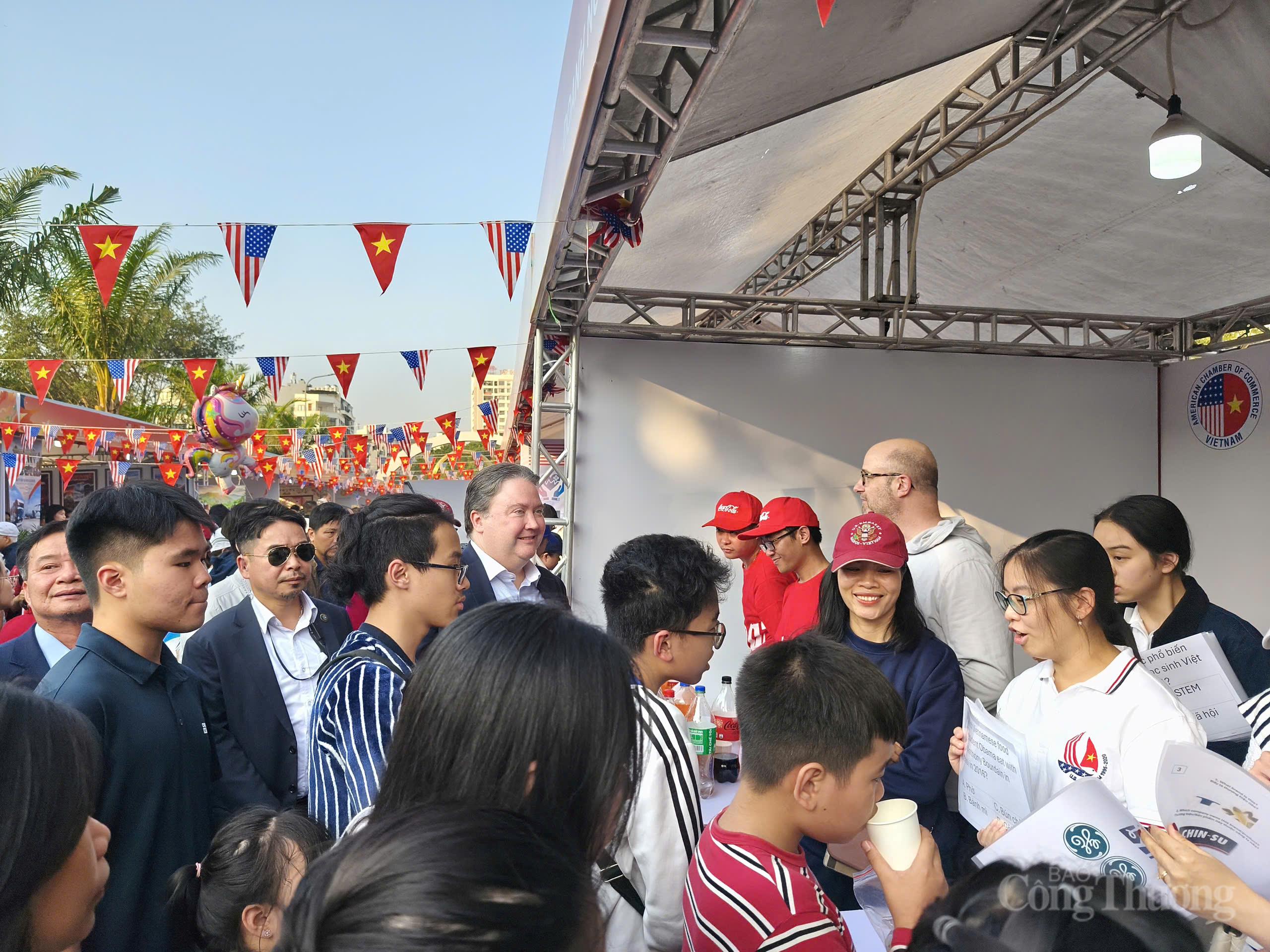 Sôi động Lễ hội hữu nghị Hoa Kỳ - Việt Nam tại Hà Nội