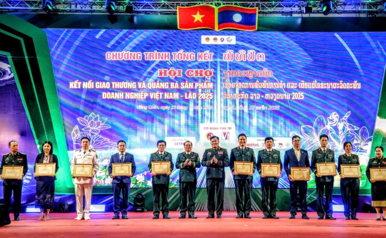 Hội chợ Việt - Lào 2025: Ấm tình hữu nghị, 'bội thu' giao thương