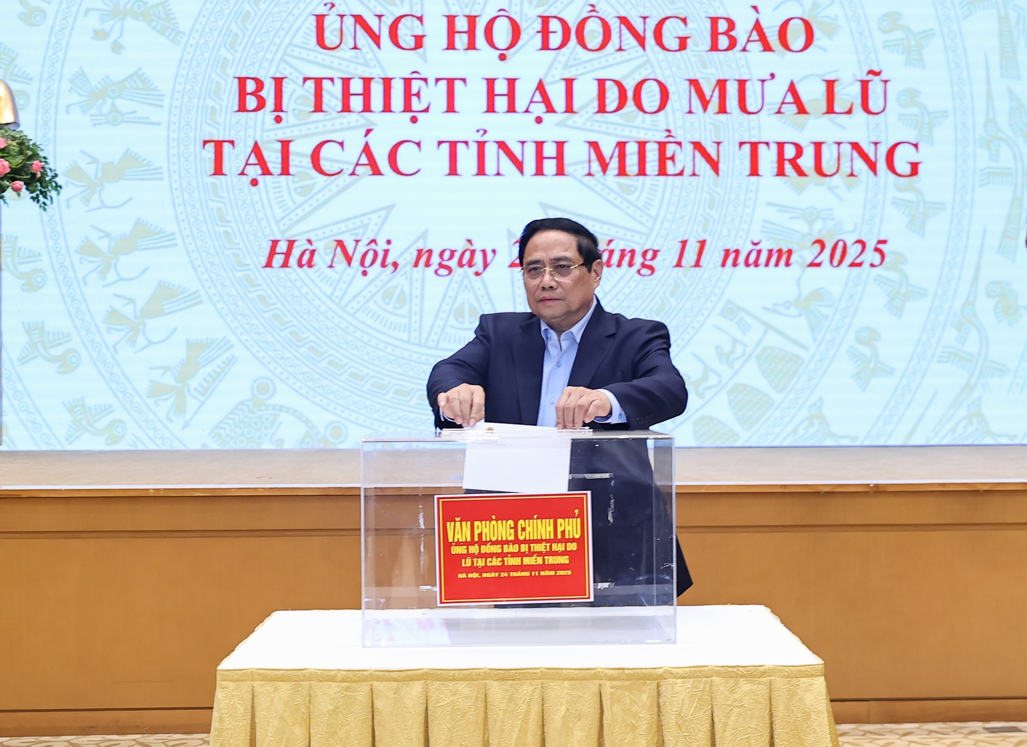 Thủ tướng cùng lãnh đạo Chính phủ ủng hộ đồng bào bị ảnh hưởng bão lũ