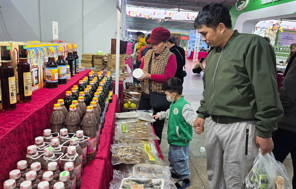 Thanh Hóa: Doanh thu ấn tượng, sản phẩm đặc trưng hút khách tại hội chợ lớn