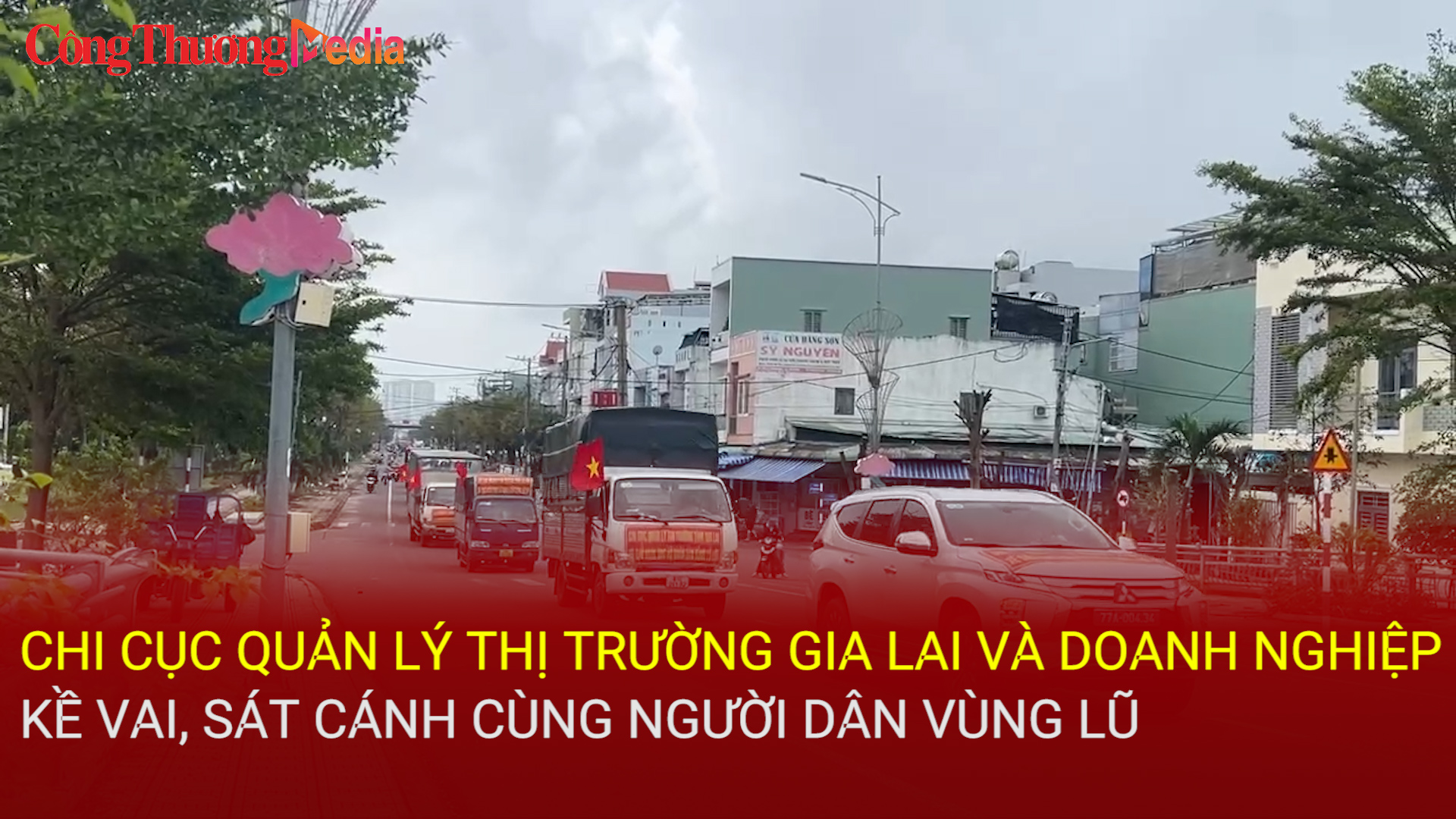 Chi cục Quản lý thị trường Gia Lai và doanh nghiệp kề vai, sát cánh cùng người dân vùng lũ