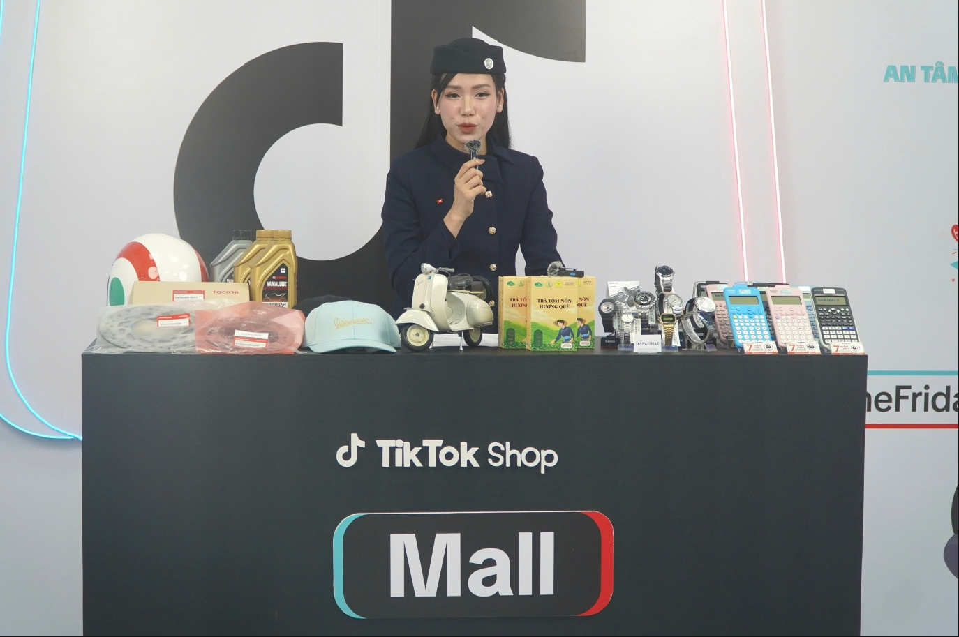 Sản phẩm OCOP 5 sao Trà tôm nõn Hương Quê xuất hiện trên phiên Mega Live của TikTok Shop trong khuôn khổ chương trình Online Friday 2025.