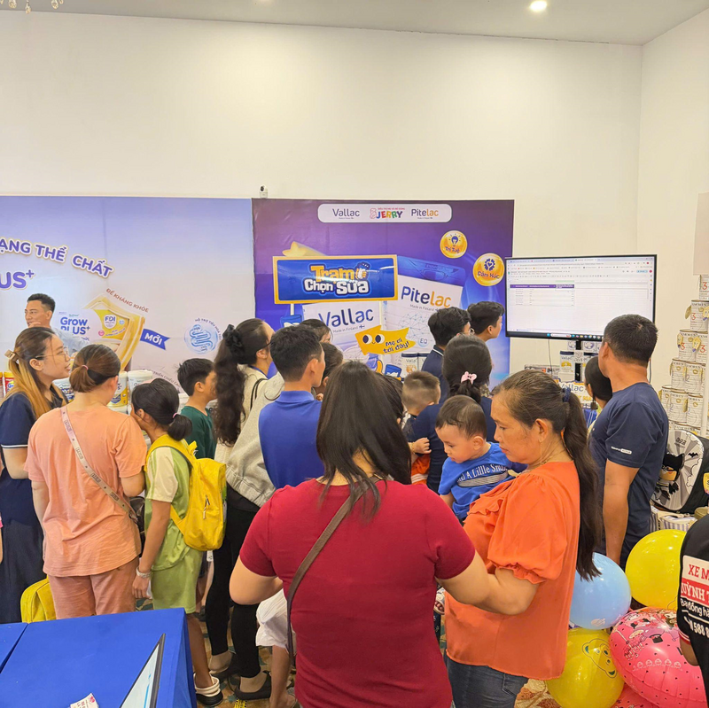 Festival mẹ bầu và em bé Jerry 2025 bùng nổ với 'trạm chọn sữa'