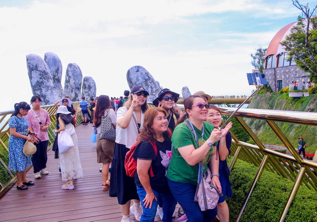 Infographic | 11 tháng năm 2025, khách quốc tế đến Việt Nam tăng 20,9%