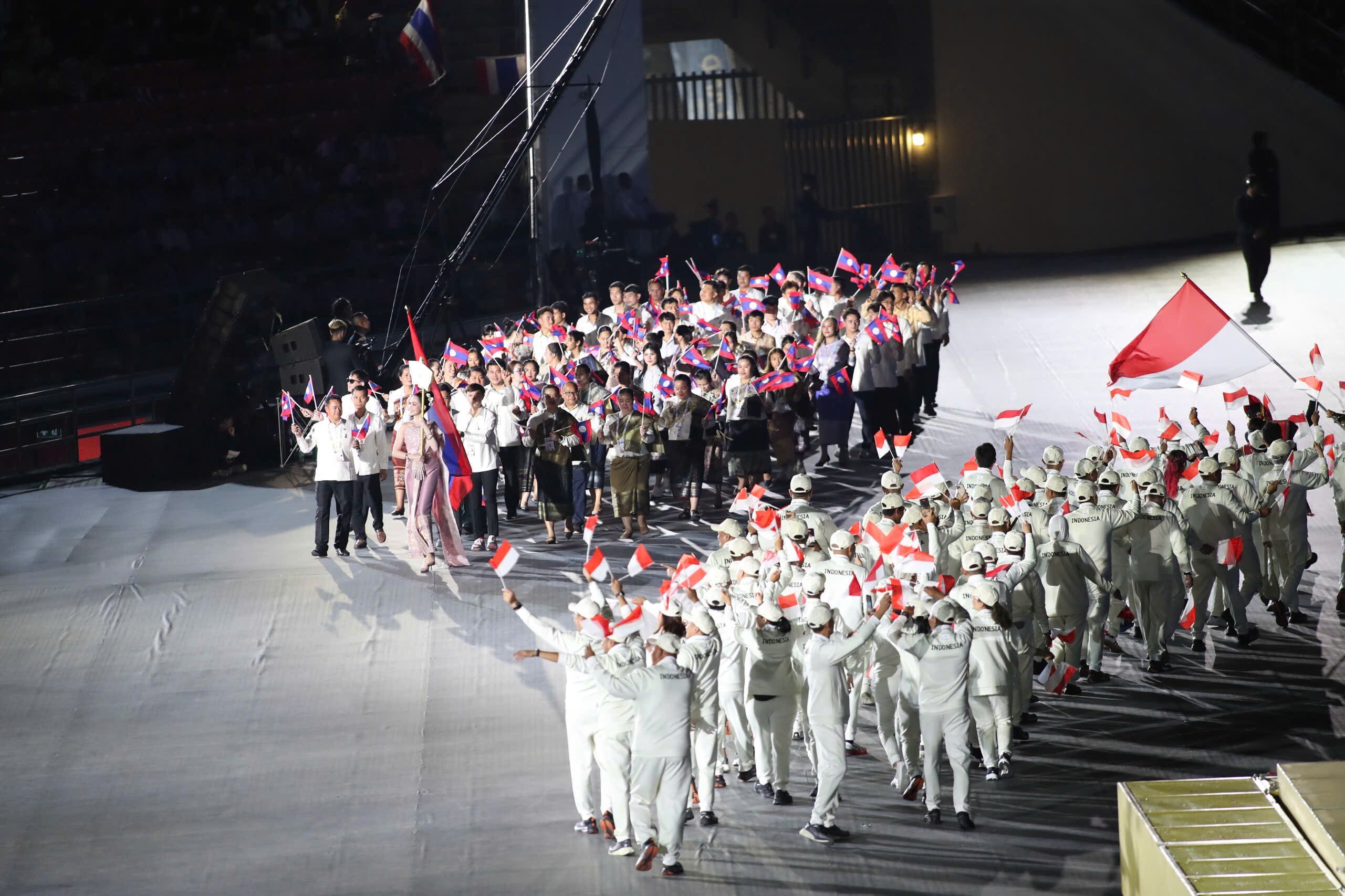 Đoàn thể thao các quốc gia thành viên ASEAN tham gia Lễ khai mạc Seagame. Ảnh: Bùi Lượng