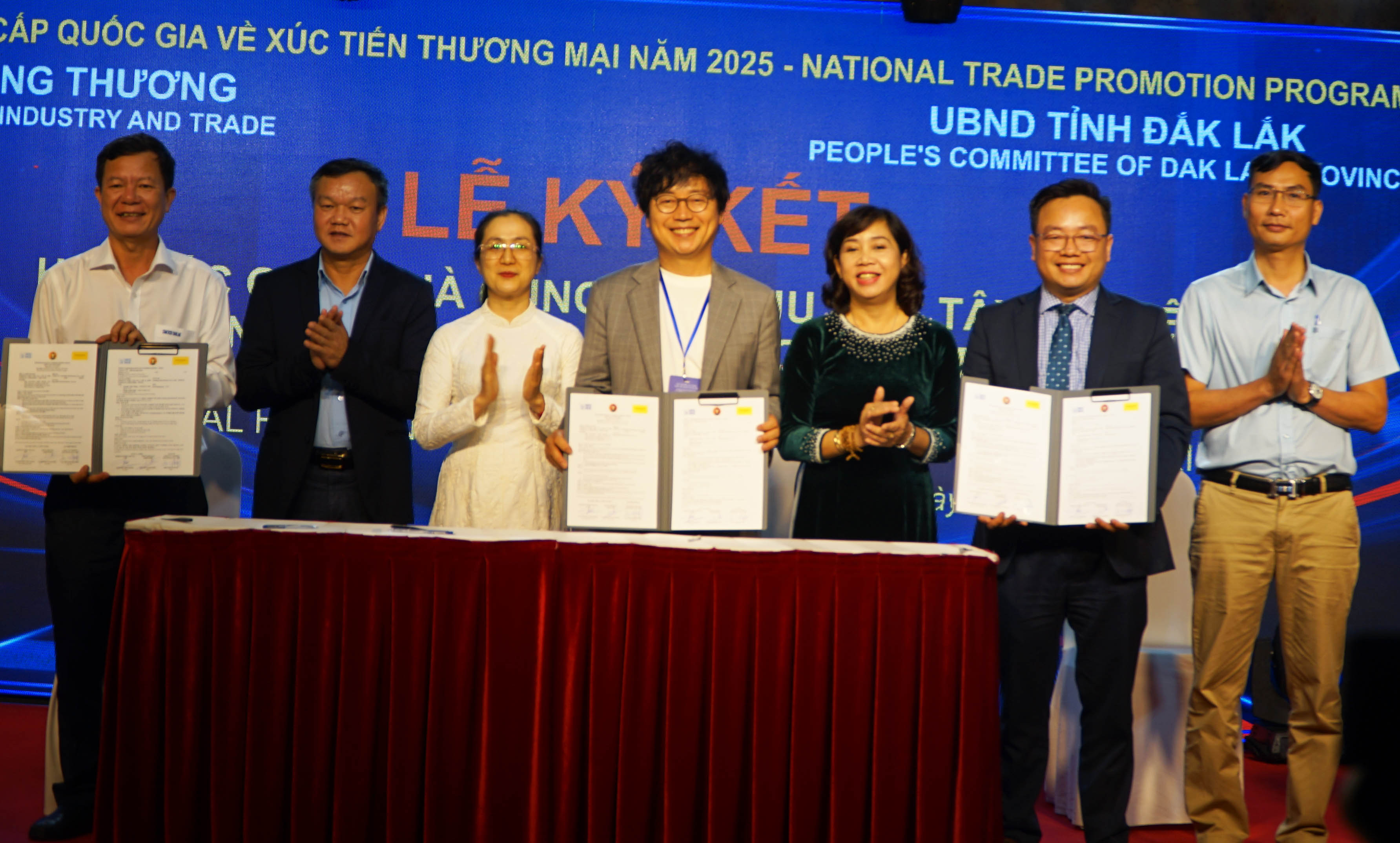 Doanh nghiệp ngoại ký kết gần 70 biên bản ghi nhớ mua nông sản Tây Nguyên 