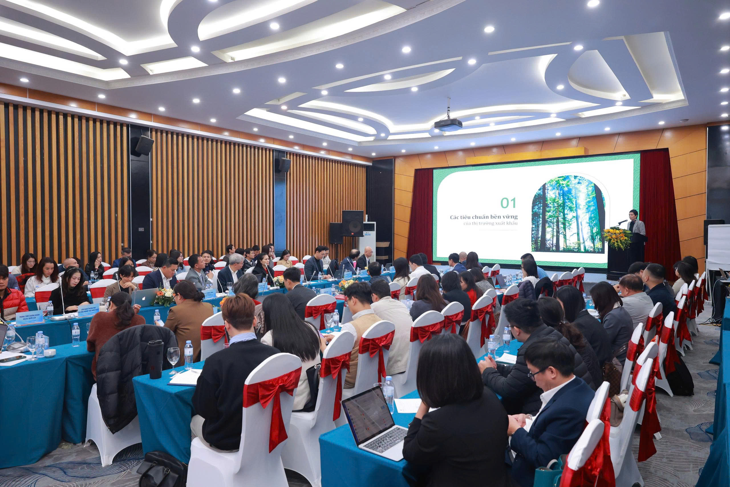 Toàn cảnh tọa đàm “Giải pháp tăng trưởng xuất khẩu cao và bền vững”