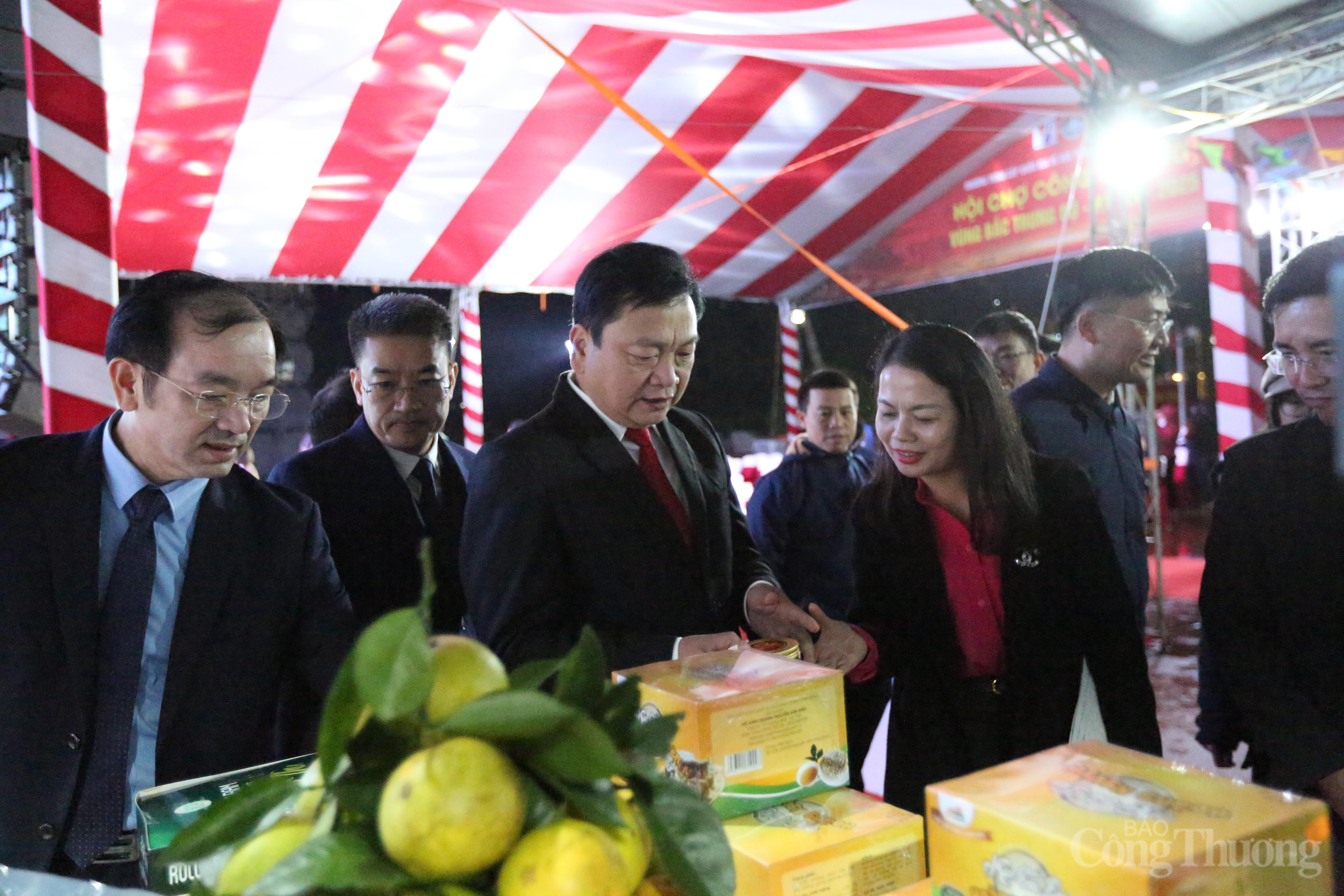 Hội chợ Công Thương vùng Bắc Trung bộ - Hà Tĩnh năm 2025 thành công, khẳng định vị thế và uy tín của hàng hóa Hà Tĩnh trên bản đồ thương mại cả nước. Ảnh: Trọng Tùng