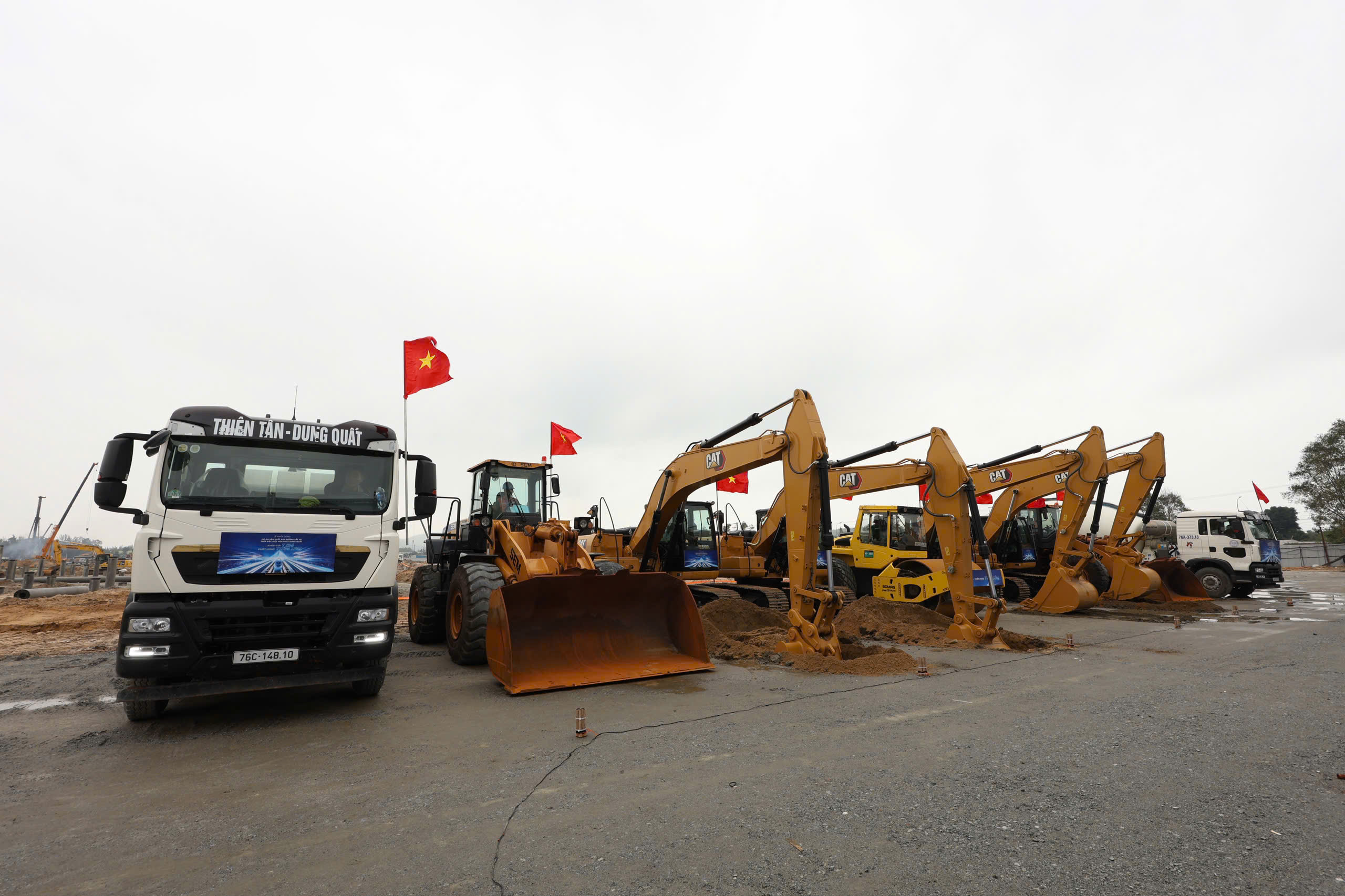 Sau phần lễ, công tác thi công được các đơn vị triển khai ngay