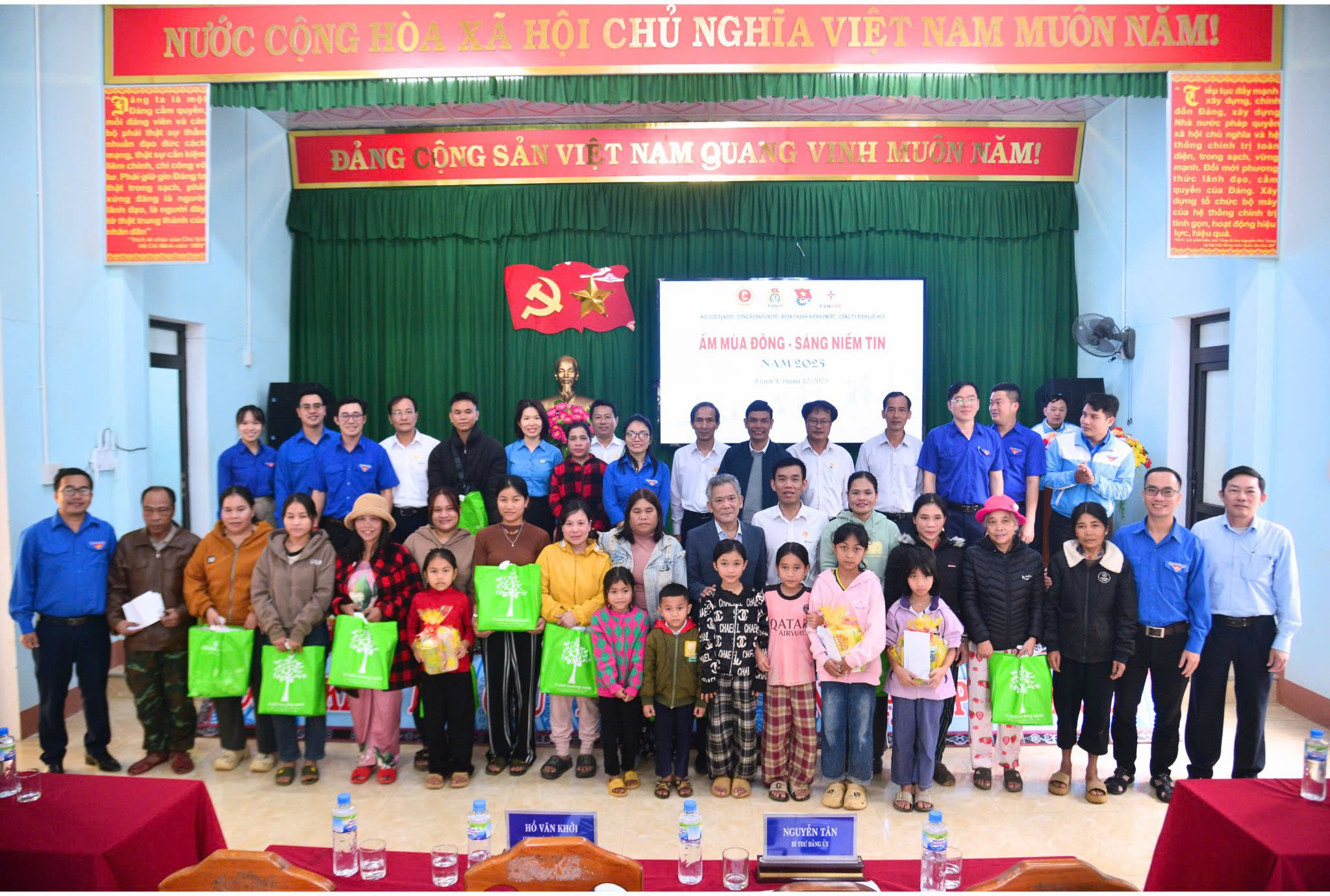 Ngành điện miền Trung tri ân và hỗ trợ cộng đồng tại Huế