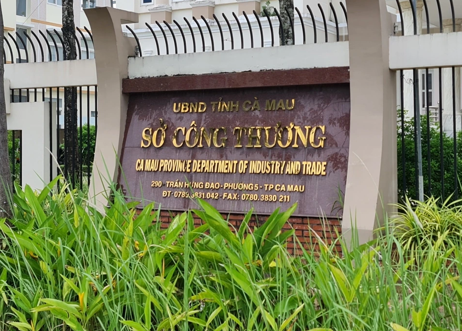 UBND tỉnh Cà Mau vừa phân cấp cho Sở Công Thương thực hiện nhiệm vụ cấp C/O và một số thủ tục xuất nhập khẩu, tạo thuận lợi cho doanh nghiệp.