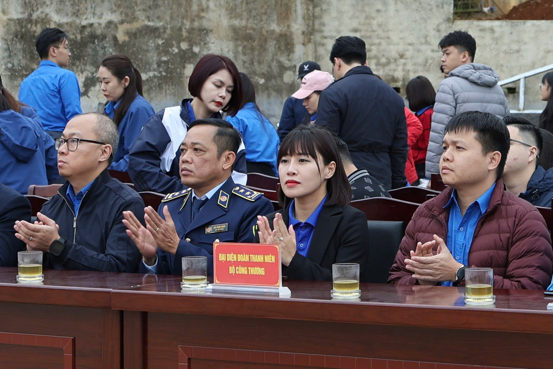Đại diện Đoàn Thanh niên Bộ Công Thương, chị Nguyễn Ngọc Tâm, Bí thư Đoàn Thanh niên Bộ Công Thương, Phó Chánh Văn phòng Cục Quản lý và Phát triển thị trường trong nước. Ảnh: Quỳnh Trang