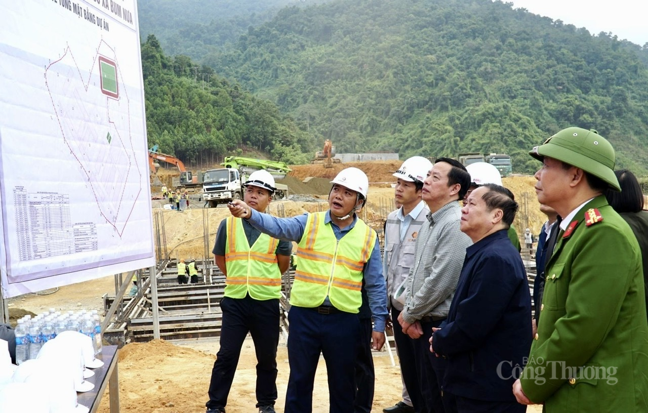 Lãnh đạo UBND tỉnh Lai Châu trực tiếp kiểm tra tiến độ thi công Dự án Trường Phố thông nội trú liên cấp Tiểu học và THCS Bum Nưa