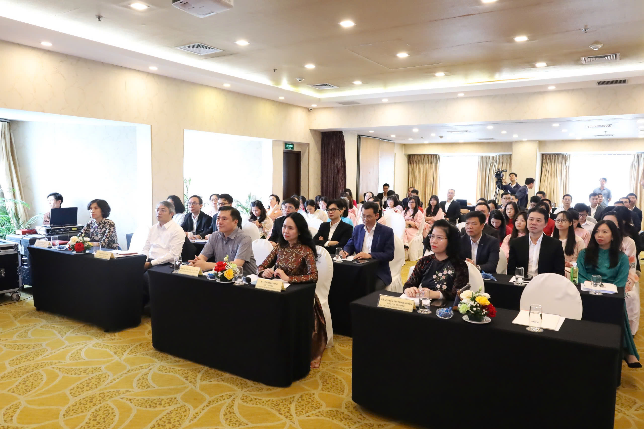 Các đại biểu tham dự hội nghị