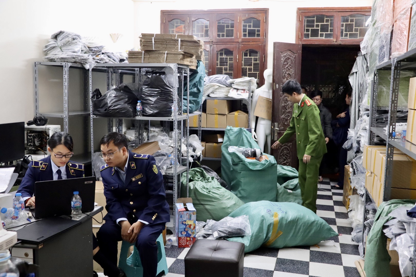 Hà Nội tăng cường đấu tranh chống hàng giả, xâm phạm sở hữu trí tuệ