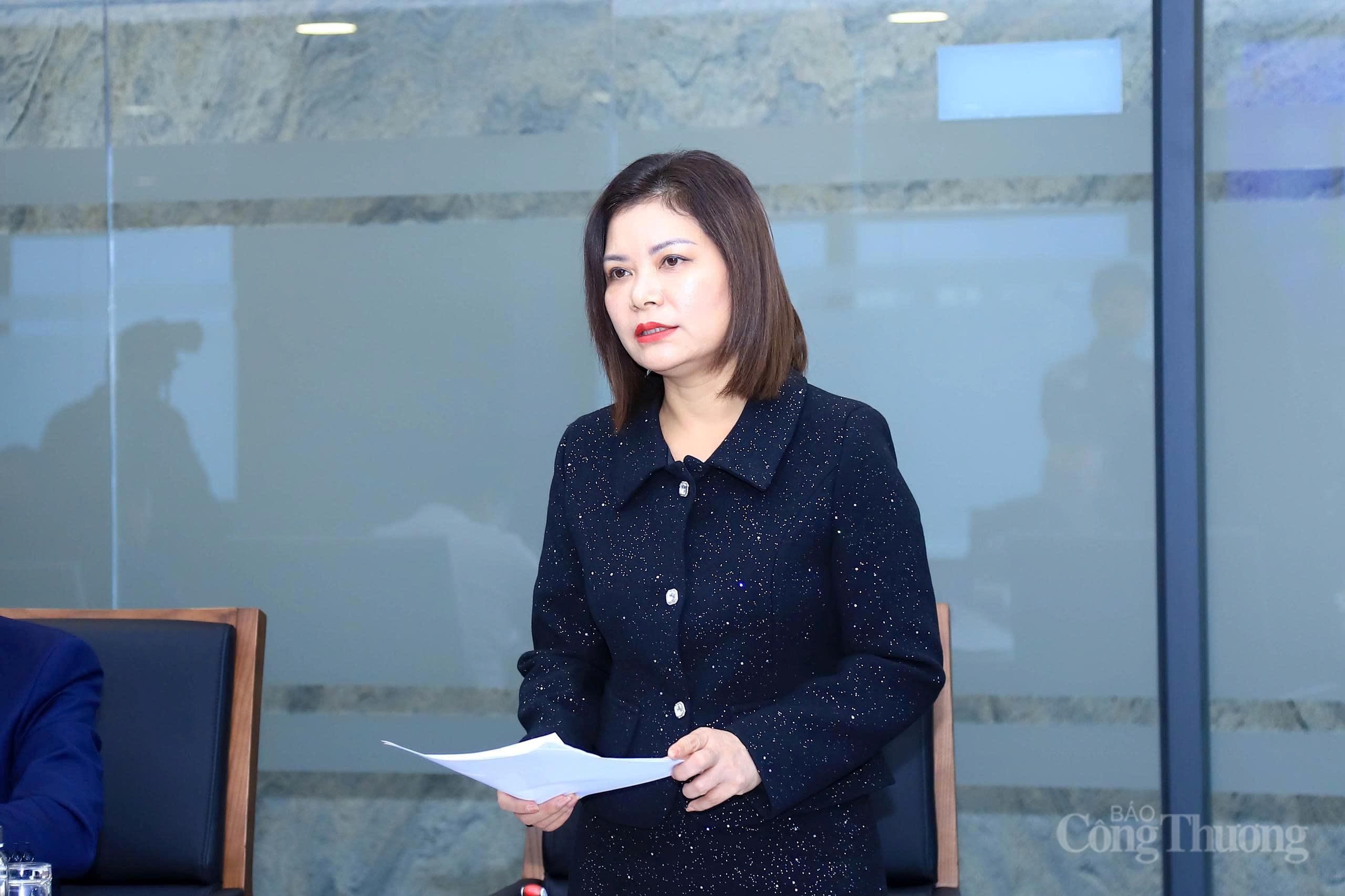 Bà Nguyễn Thuý Hiền phát biểu tại buổi làm việc