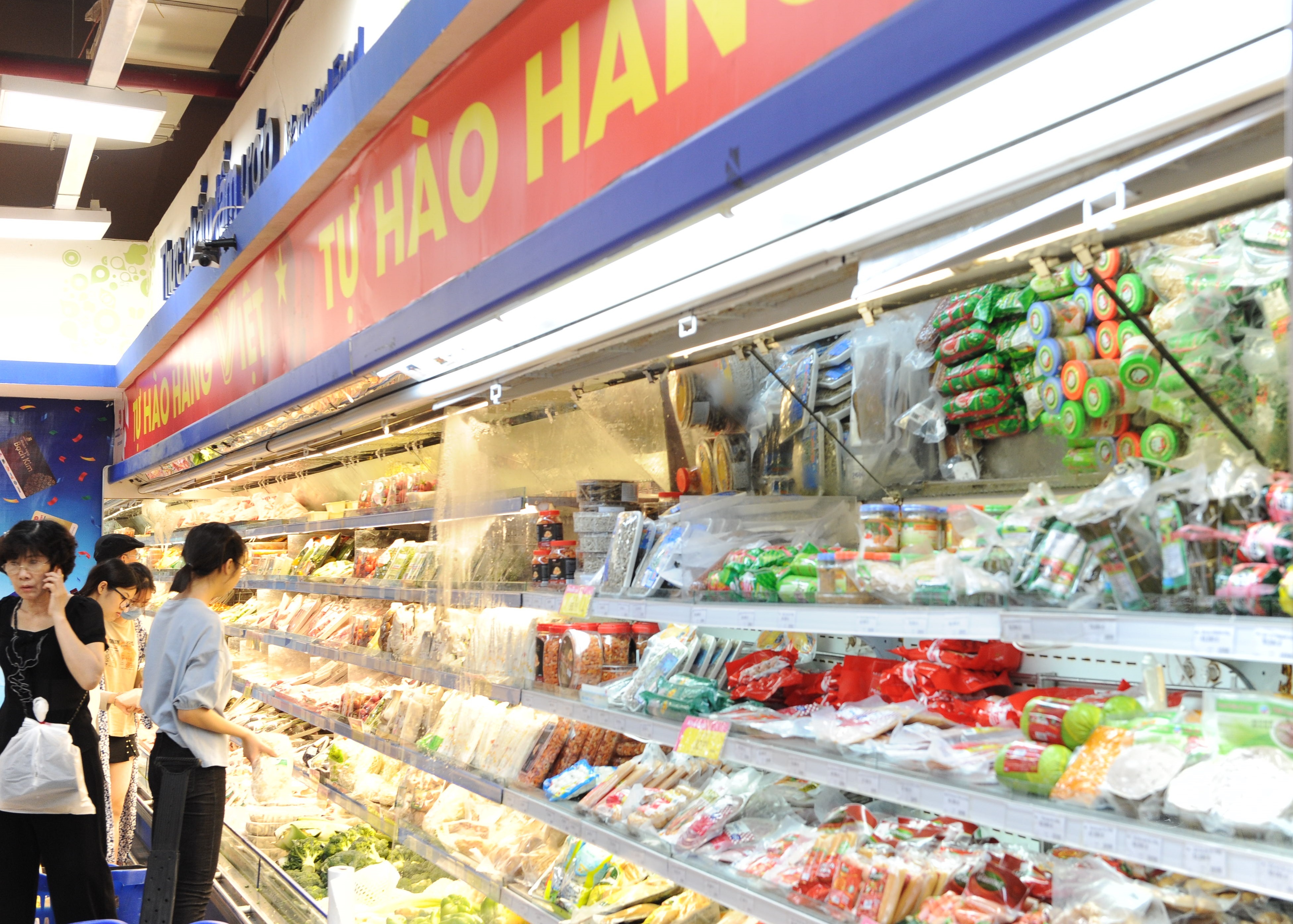 Ngành Công Thương đẩy mạnh thi đua hưởng ứng cuộc vận động “Người Việt Nam ưu tiên dùng hàng Việt Nam” nhằm thúc đẩy sản xuất trong nước. Ảnh minh họa