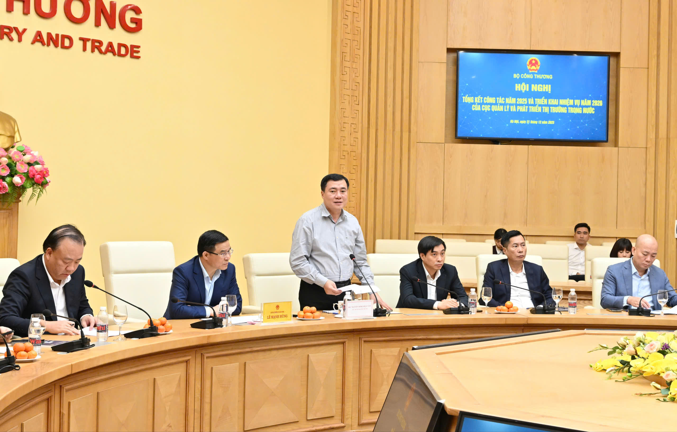 Thứ trưởng Nguyễn Sinh Nhật Tân đánh giá Cục Quản lý và Phát triển thị trường trong nước đã làm tốt 2 vai quản lý và phát triển thị trường.