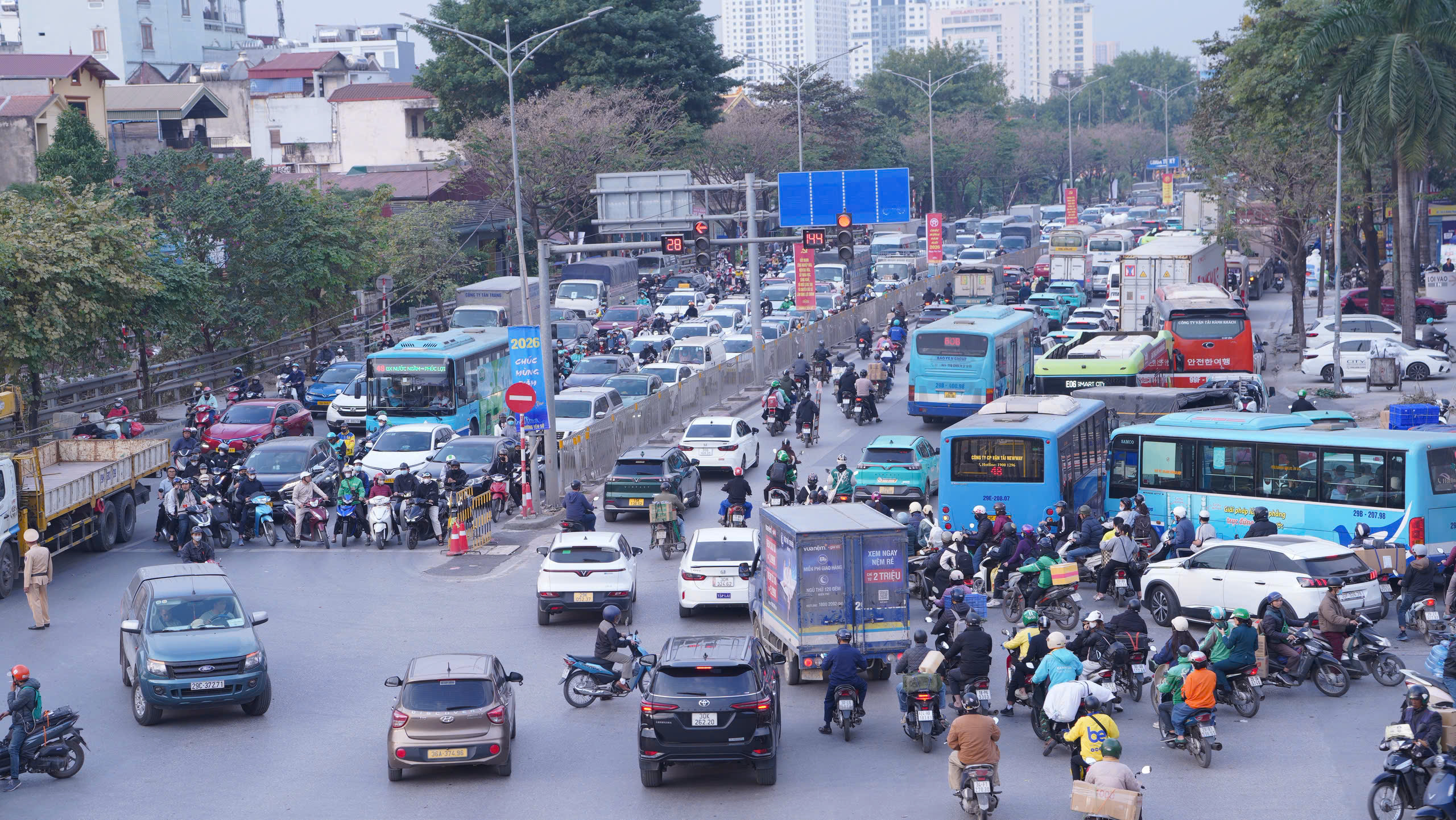 Giao thông Hà Nội ra sao trong ngày làm việc cuối cùng năm 2025? 