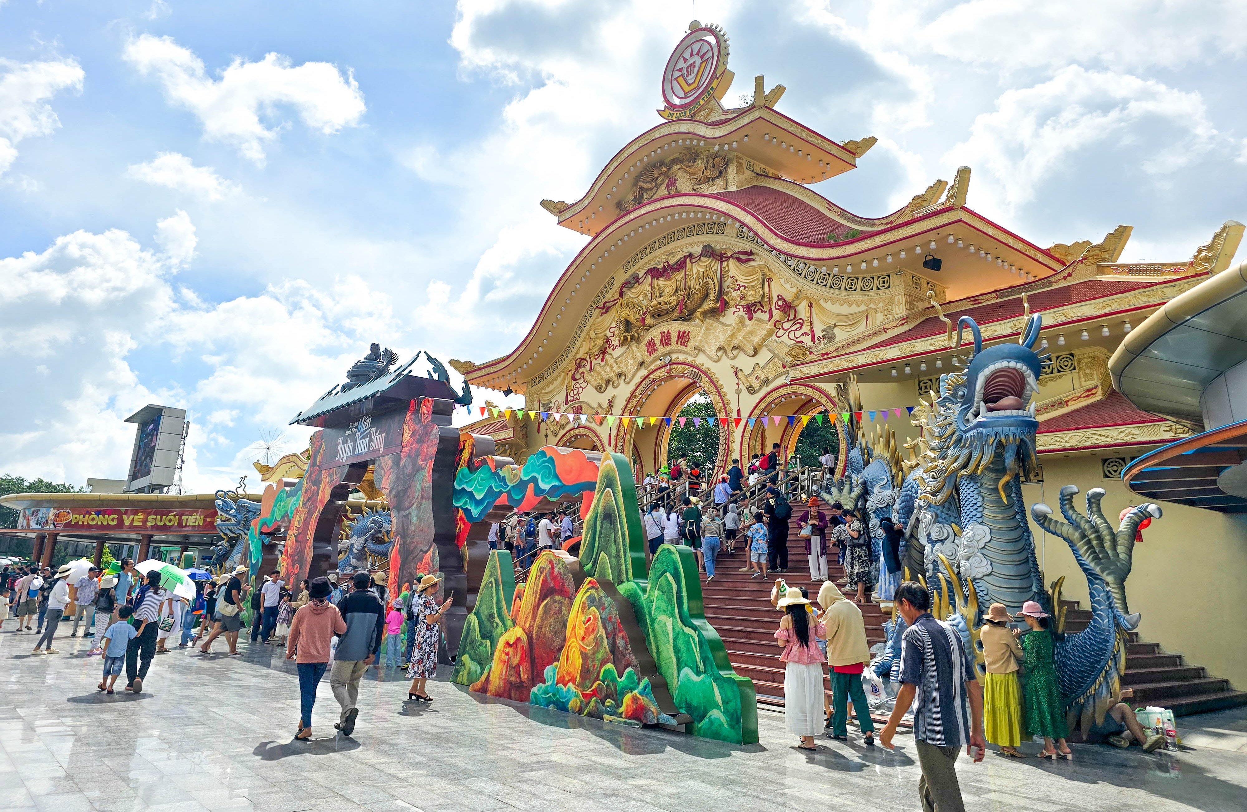 TP. Hồ Chí Minh đón 1,24 triệu khách, thu 2.632 tỷ dịp tết Dương lịch