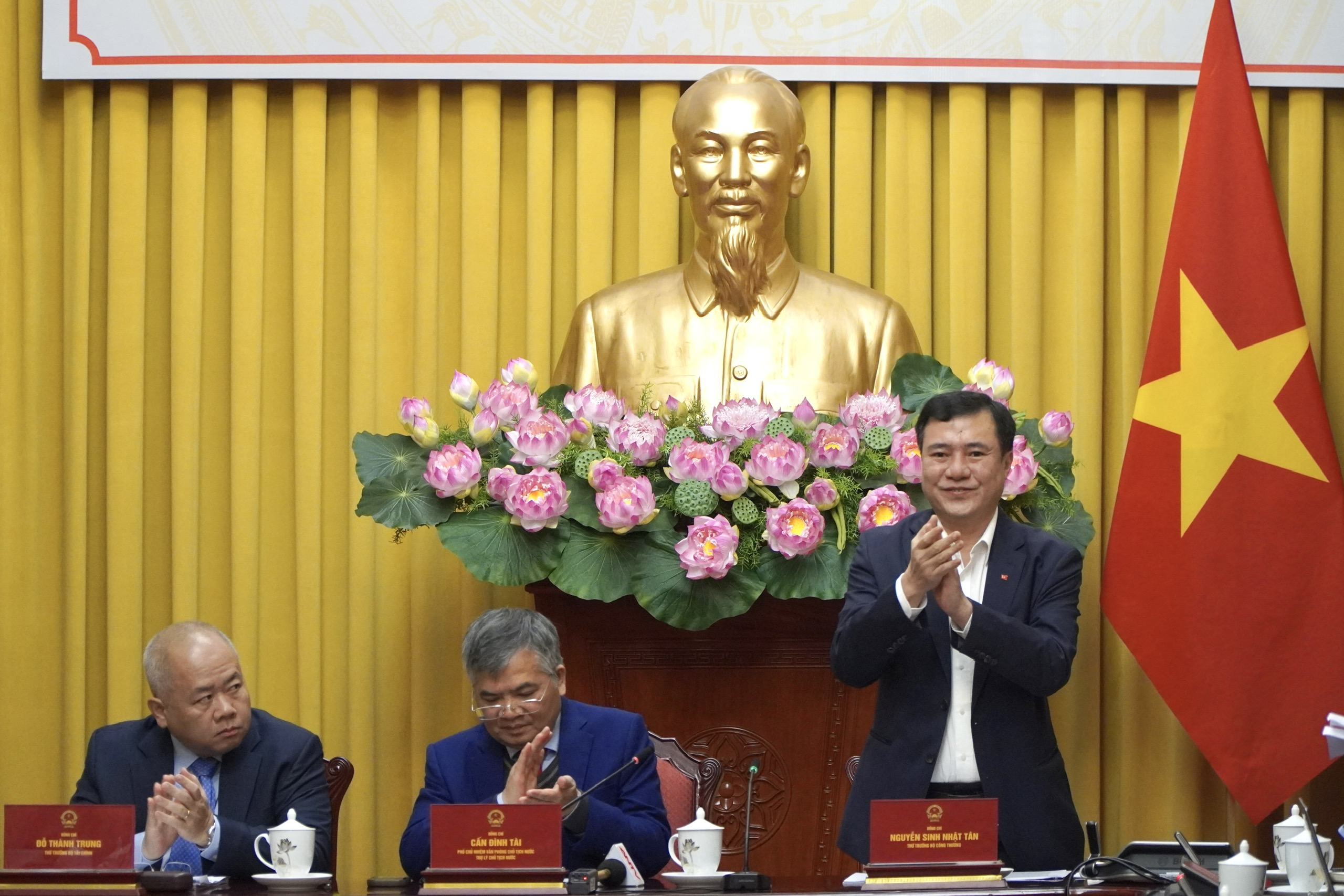 Công bố Lệnh của Chủ tịch nước về Luật Thương mại điện tử