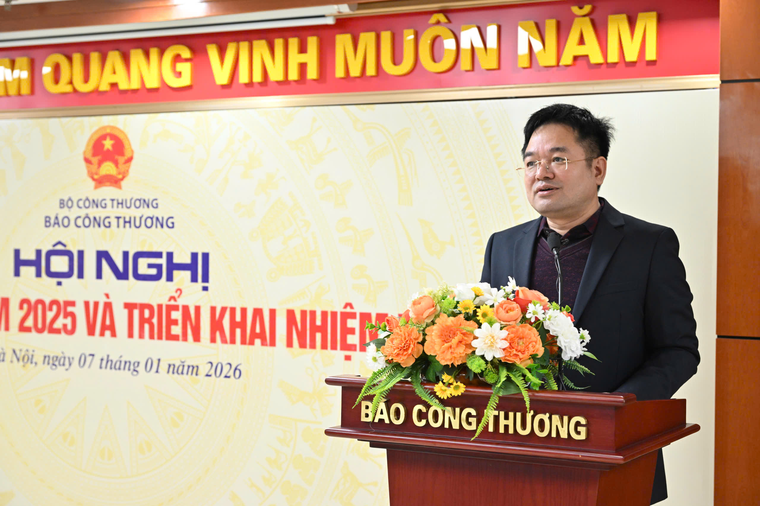 Tổng Biên tập Báo Công Thương Nguyễn Văn Minh phát biểu và chỉ đạo tại Hội nghị Tổng kết công tác Đảng, công tác chuyên môn năm 2025 và triển khai nhiệm vụ năm 2026. Ảnh: Cấn Dũng