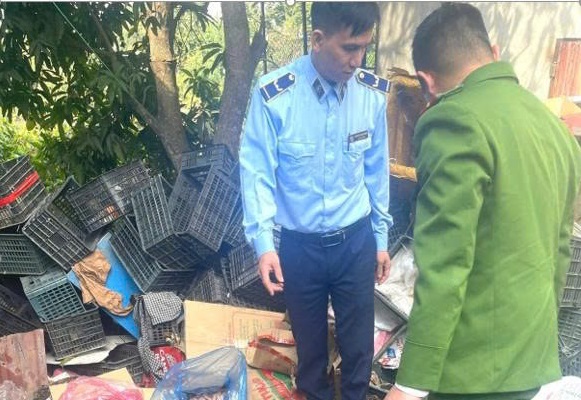 Sơn La: Phát hiện gần 400 kg chân gà, thịt đông lạnh không rõ nguồn gốc