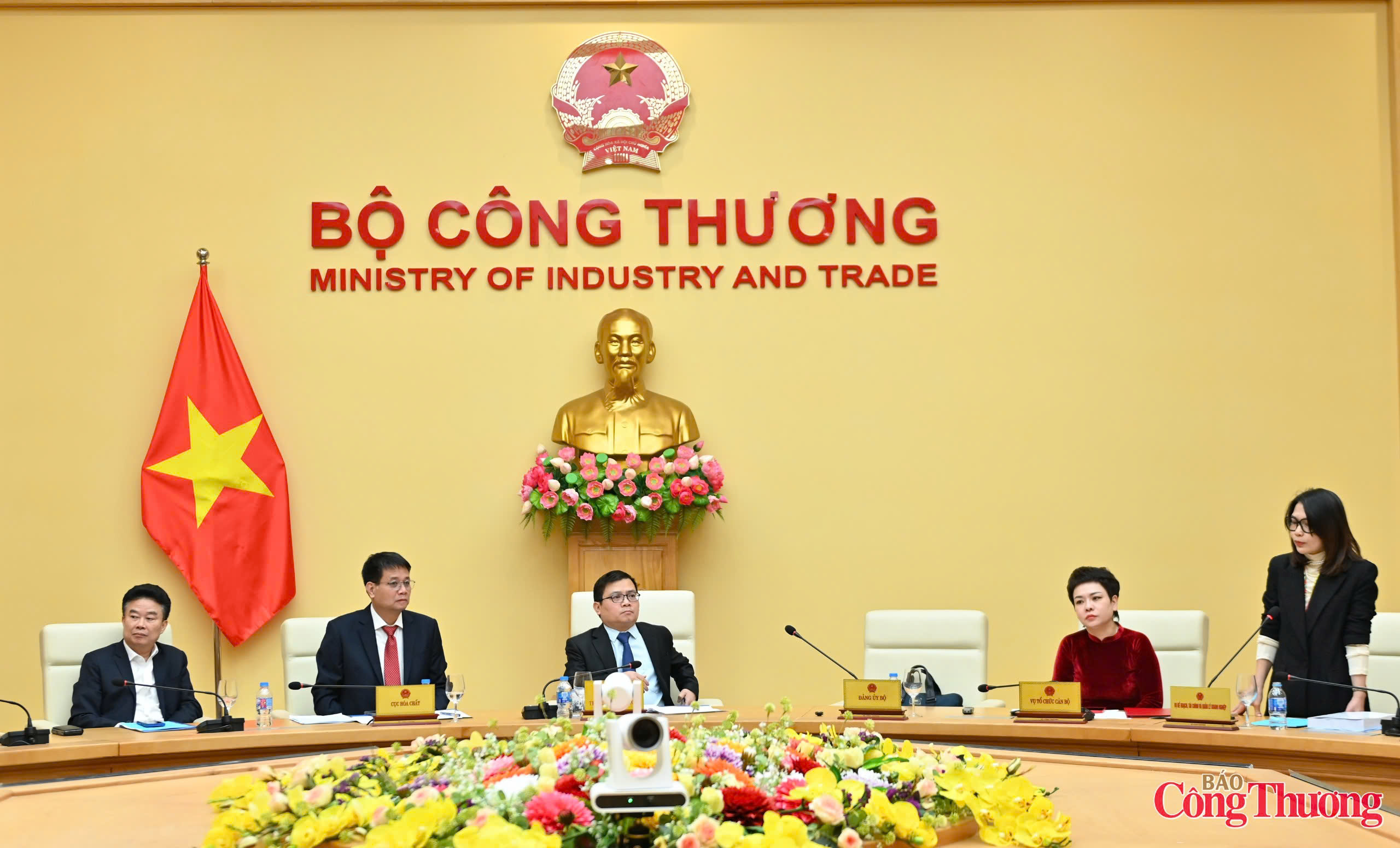 Cục Hóa chất tổ chức Hội nghị tổng kết công tác năm 2025, phương hướng, nhiệm vụ năm 2026. Thứ trưởng Bộ Công Thương Trương Thanh Hoài tham dự và chỉ đạo hội nghị. Ảnh: Nam Nguyễn