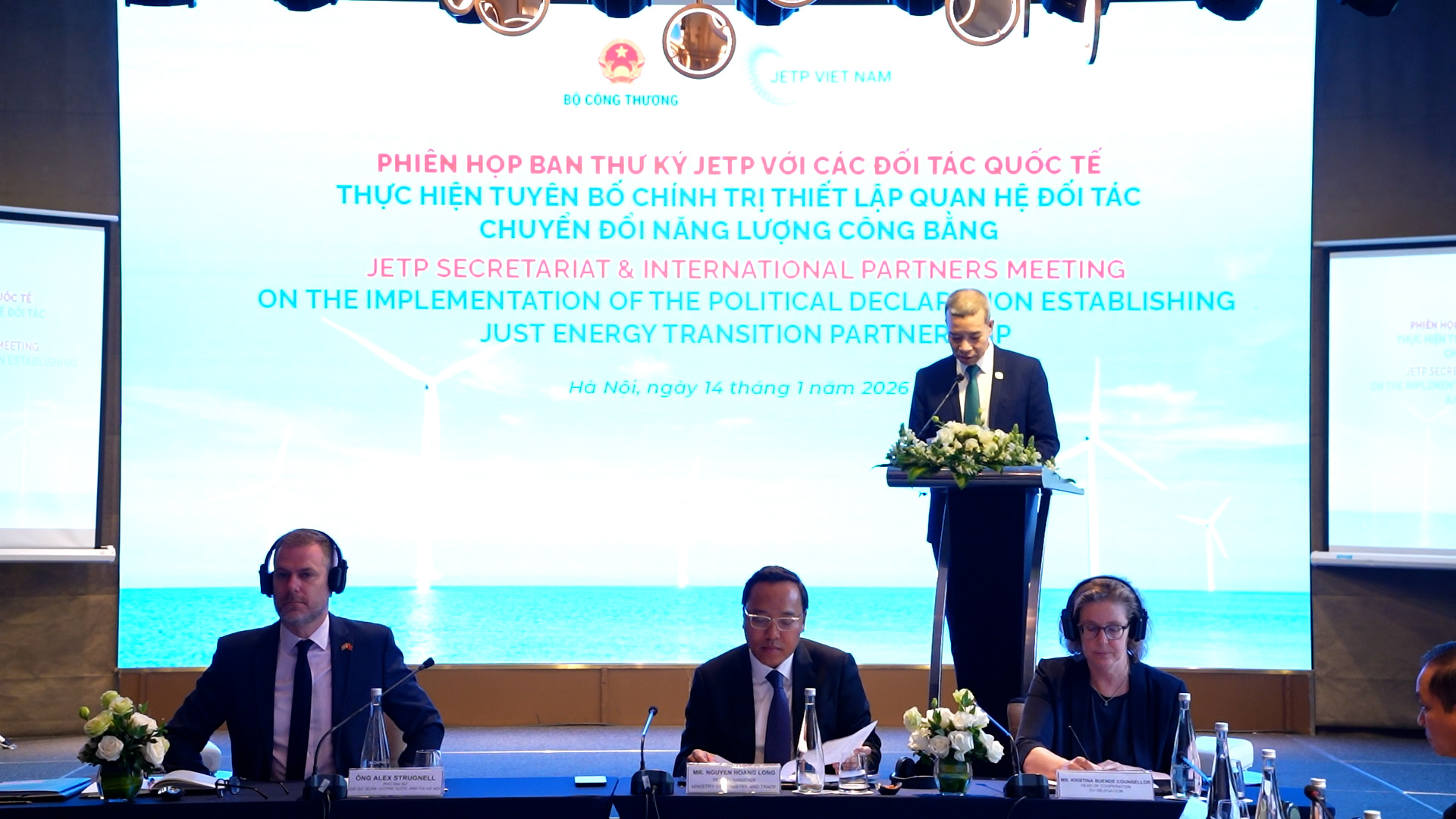 Sequence 39.00_02_44_53.Still001.jpg