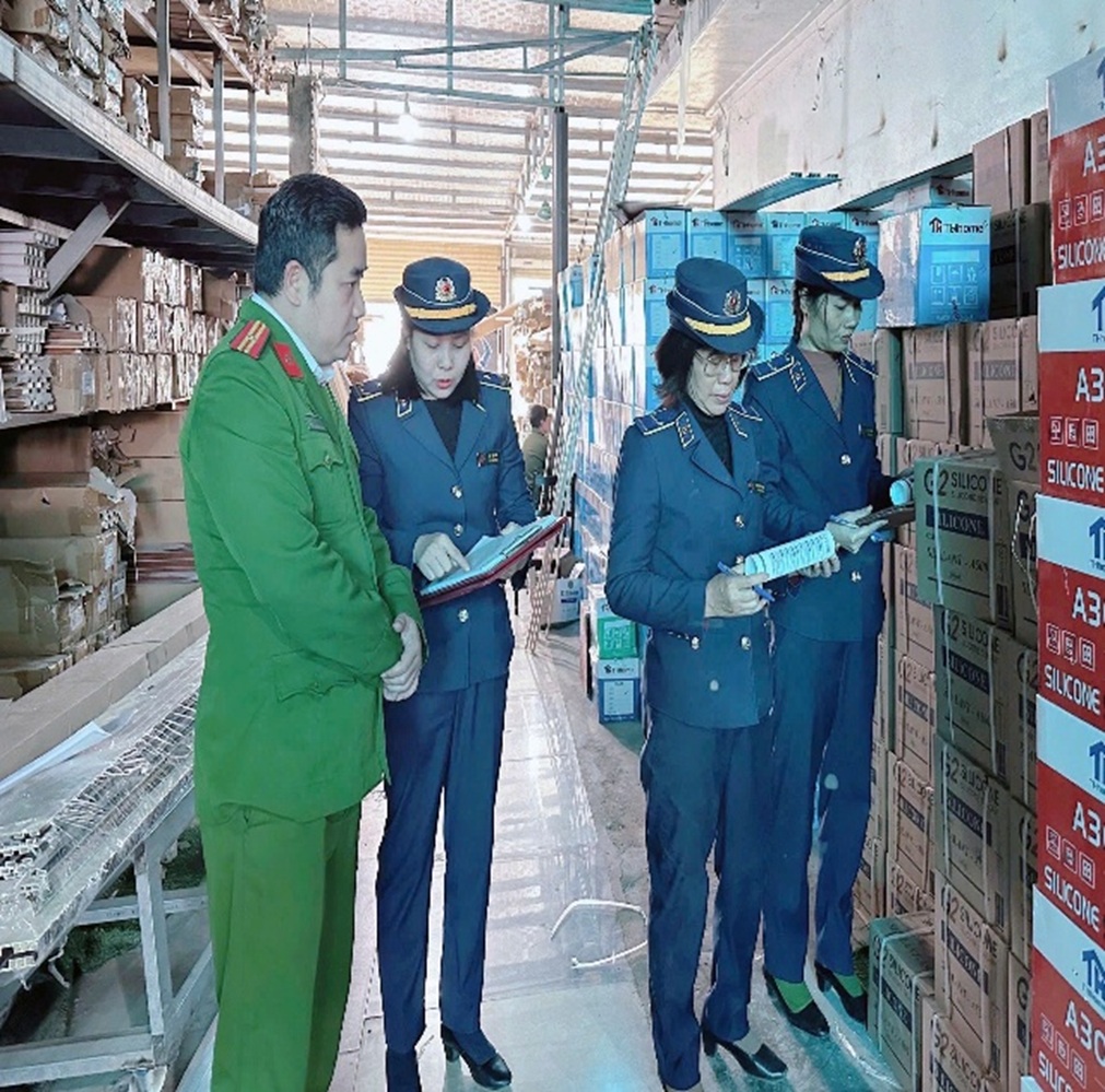 Thanh Hóa: Bắt giữ 320 cây bắn keo silicone không nguồn gốc xuất xứ