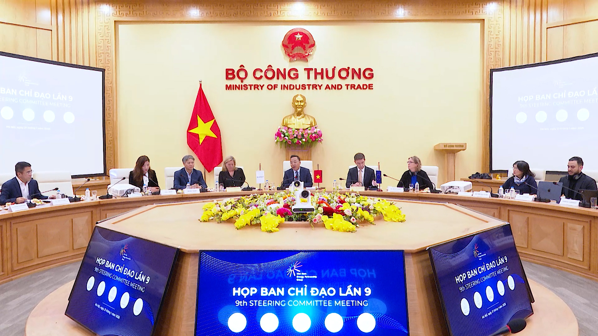 Sequence 07.00_01_10_36.Still001.jpg